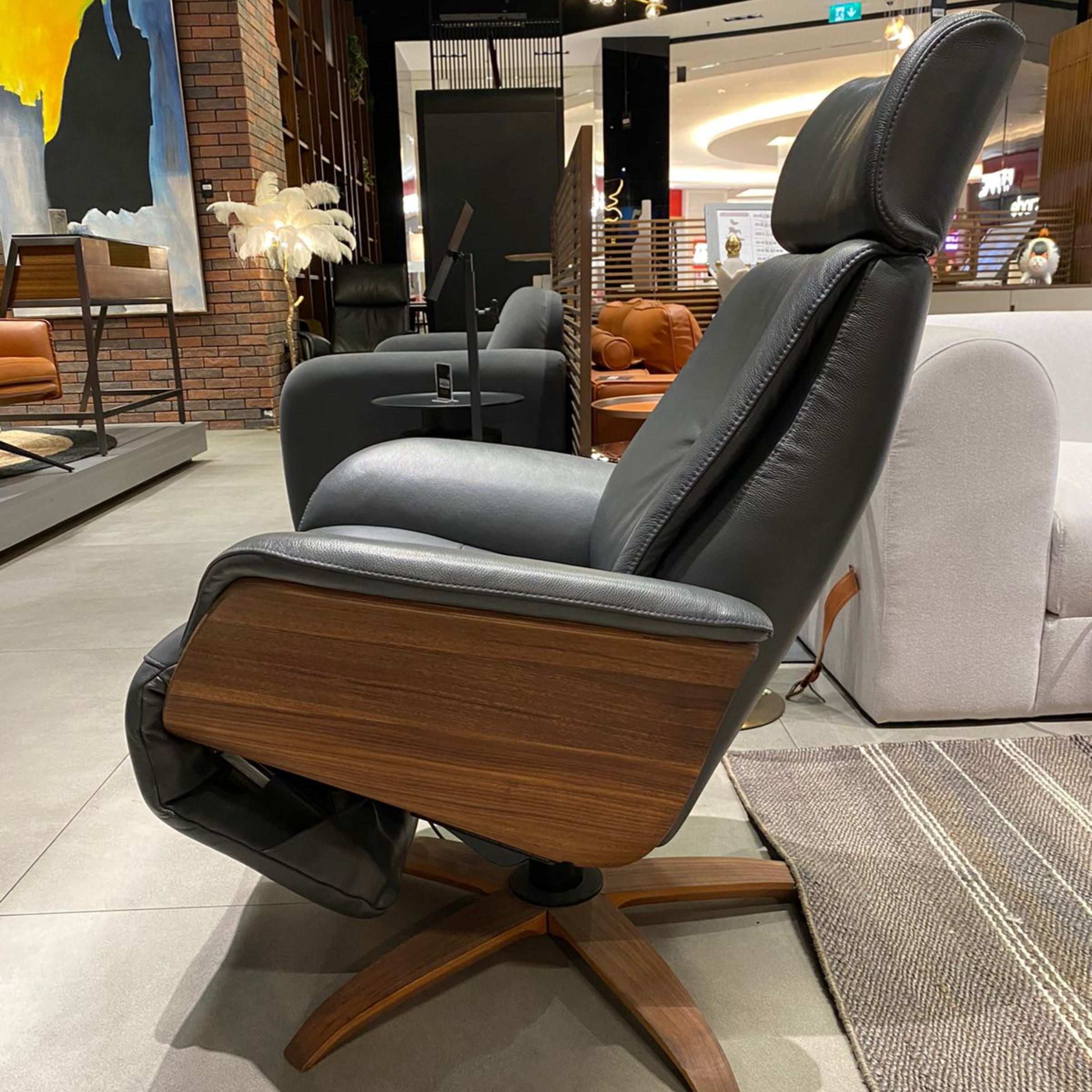 Display Item - Benz Relaxing Swivel And Electric Grey Recliner Lounge Chair  Hkp-7608MfelNakheel -  DISPLAY ITEM - ebarza Furniture UAE | Shop Modern Furniture in Abu Dhabi & Dubai - مفروشات ايبازرا في الامارات | تسوق اثاث عصري وديكورات مميزة في دبي وابوظبي