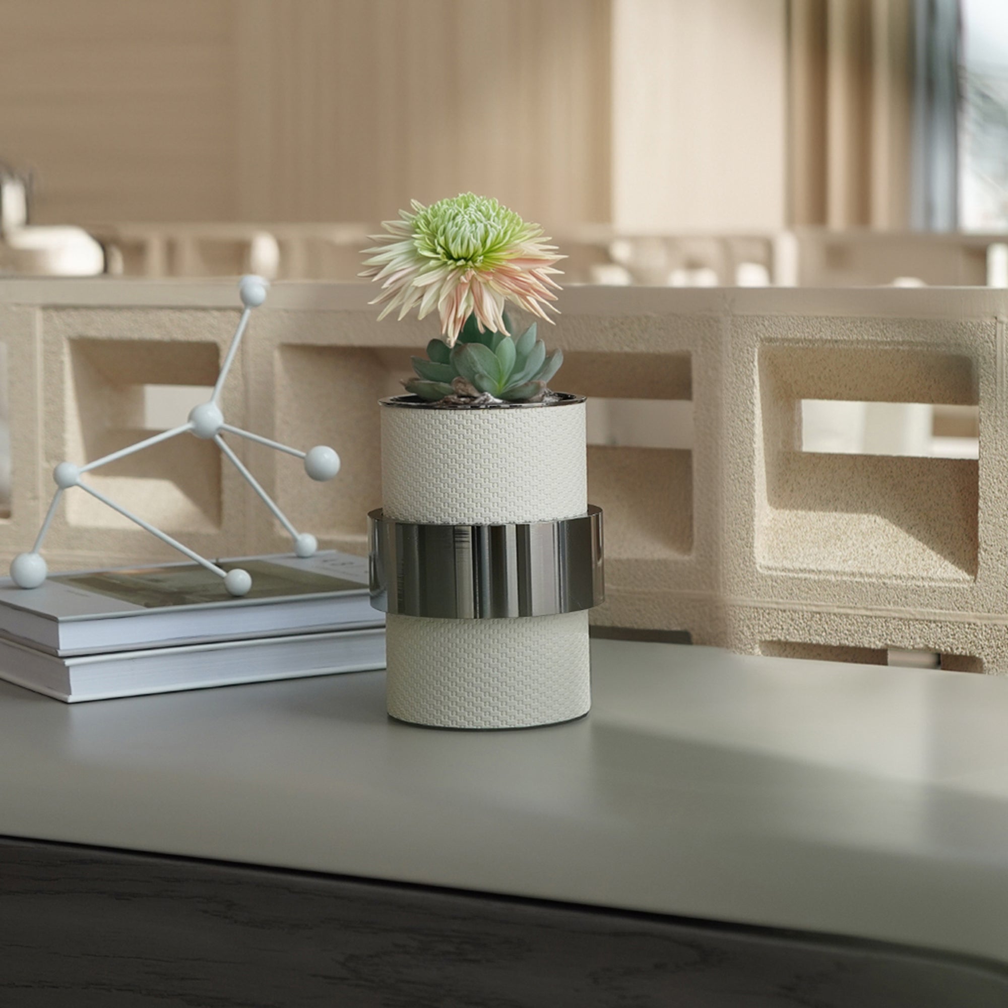Flower Vase-S DD220402ES -  Vases - ebarza Furniture UAE | Shop Modern Furniture in Abu Dhabi & Dubai - مفروشات ايبازرا في الامارات | تسوق اثاث عصري وديكورات مميزة في دبي وابوظبي