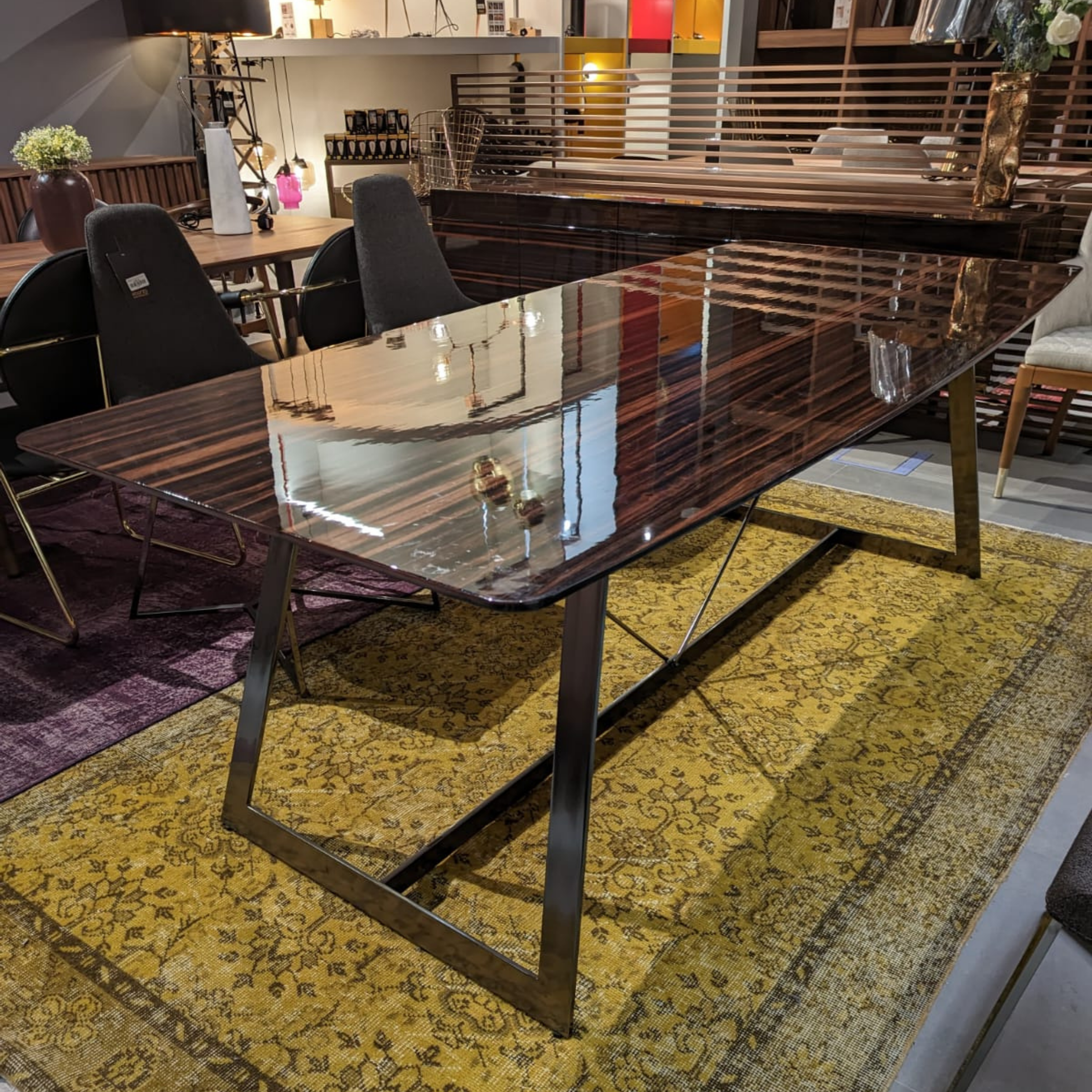 Display Item - Elegant Dining Table Ele-TableYAS -  DISPLAY ITEM - ebarza Furniture UAE | Shop Modern Furniture in Abu Dhabi & Dubai - مفروشات ايبازرا في الامارات | تسوق اثاث عصري وديكورات مميزة في دبي وابوظبي