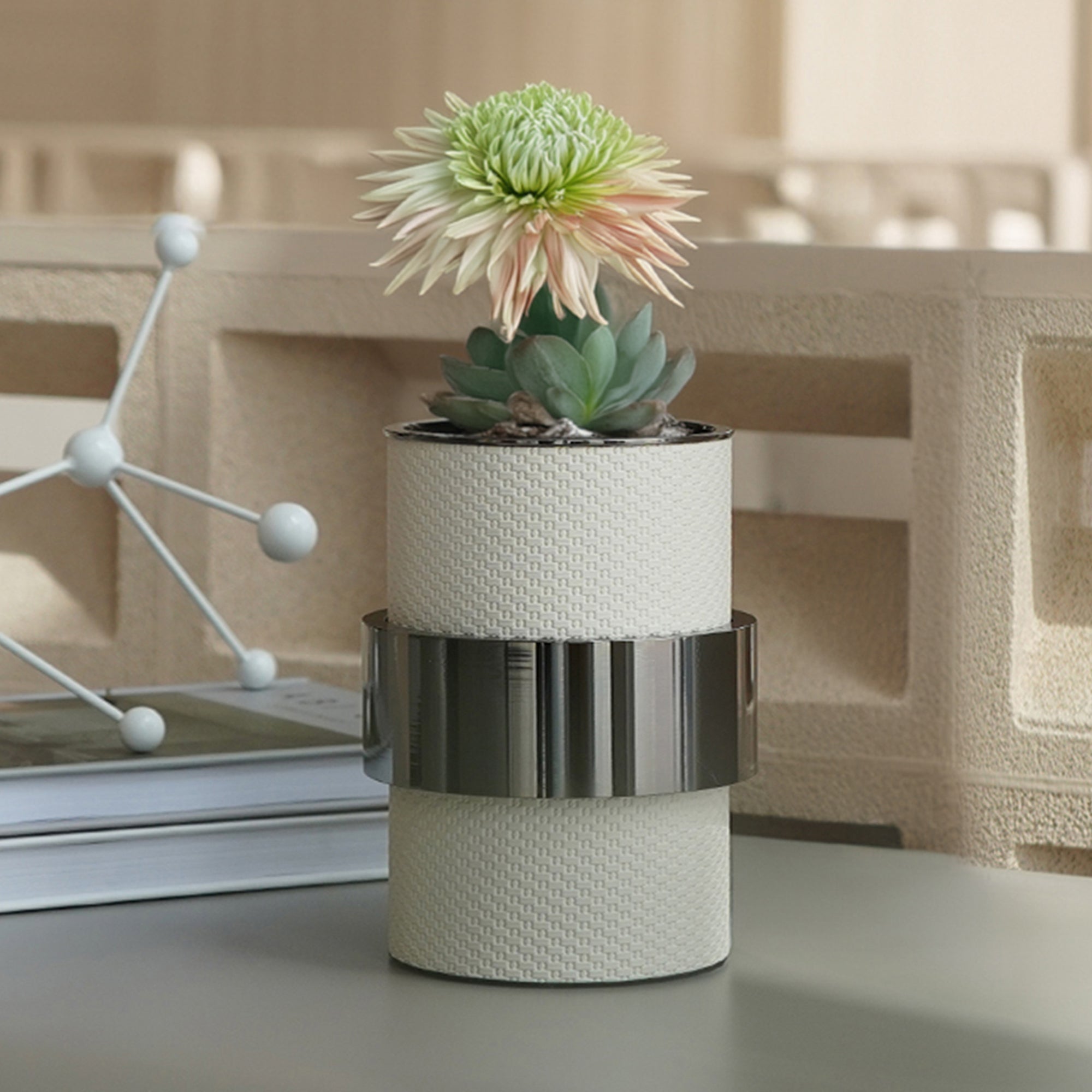 Flower Vase-S DD220402ES -  Vases - ebarza Furniture UAE | Shop Modern Furniture in Abu Dhabi & Dubai - مفروشات ايبازرا في الامارات | تسوق اثاث عصري وديكورات مميزة في دبي وابوظبي