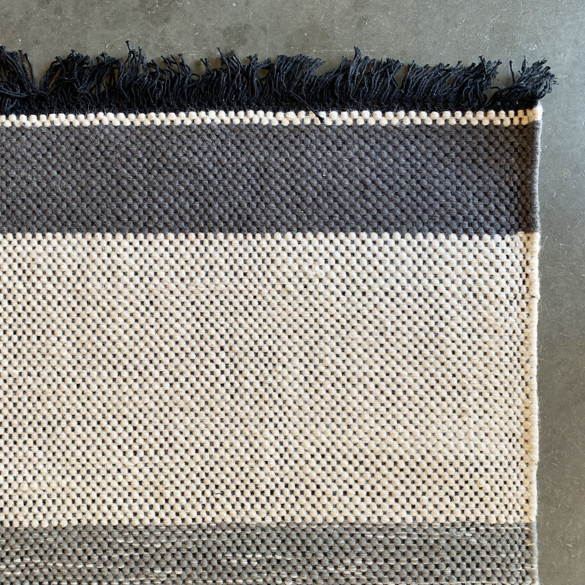 90X130 Cm Filford Handmade Wool Rug Filford Ffd-01-S -  Rugs - ebarza Furniture UAE | Shop Modern Furniture in Abu Dhabi & Dubai - مفروشات ايبازرا في الامارات | تسوق اثاث عصري وديكورات مميزة في دبي وابوظبي