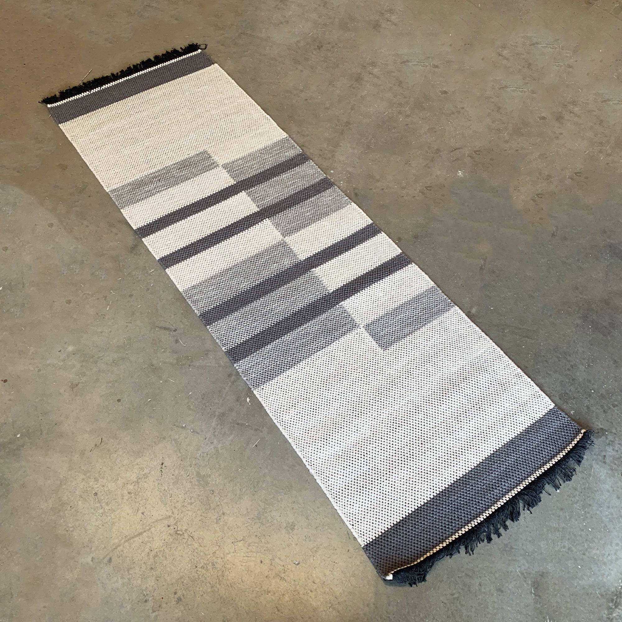 90X300 Cm Filford Handmade Wool Rug Filford Ffd-01-Long -  Rugs - ebarza Furniture UAE | Shop Modern Furniture in Abu Dhabi & Dubai - مفروشات ايبازرا في الامارات | تسوق اثاث عصري وديكورات مميزة في دبي وابوظبي