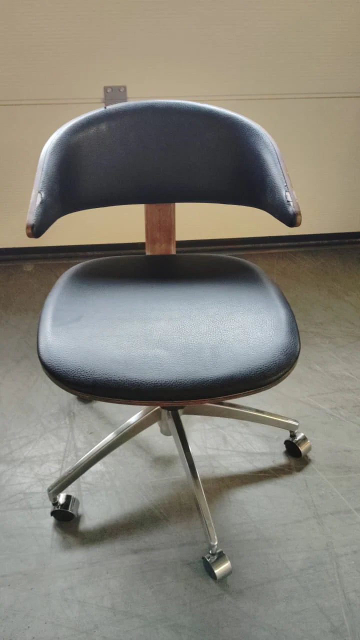 AS IS - Fila Office Chair Fila-001W -  DISPLAY ITEM - ebarza Furniture UAE | Shop Modern Furniture in Abu Dhabi & Dubai - مفروشات ايبازرا في الامارات | تسوق اثاث عصري وديكورات مميزة في دبي وابوظبي