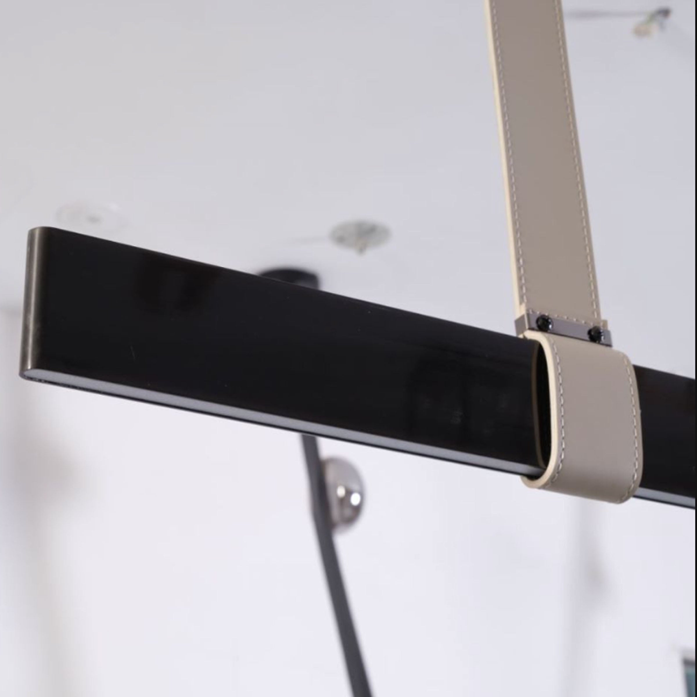 Comet Tail Leather Black Pendant Lamp 1.5m CY-DD-1053-B -  Pendant Lamps - ebarza Furniture UAE | Shop Modern Furniture in Abu Dhabi & Dubai - مفروشات ايبازرا في الامارات | تسوق اثاث عصري وديكورات مميزة في دبي وابوظبي
