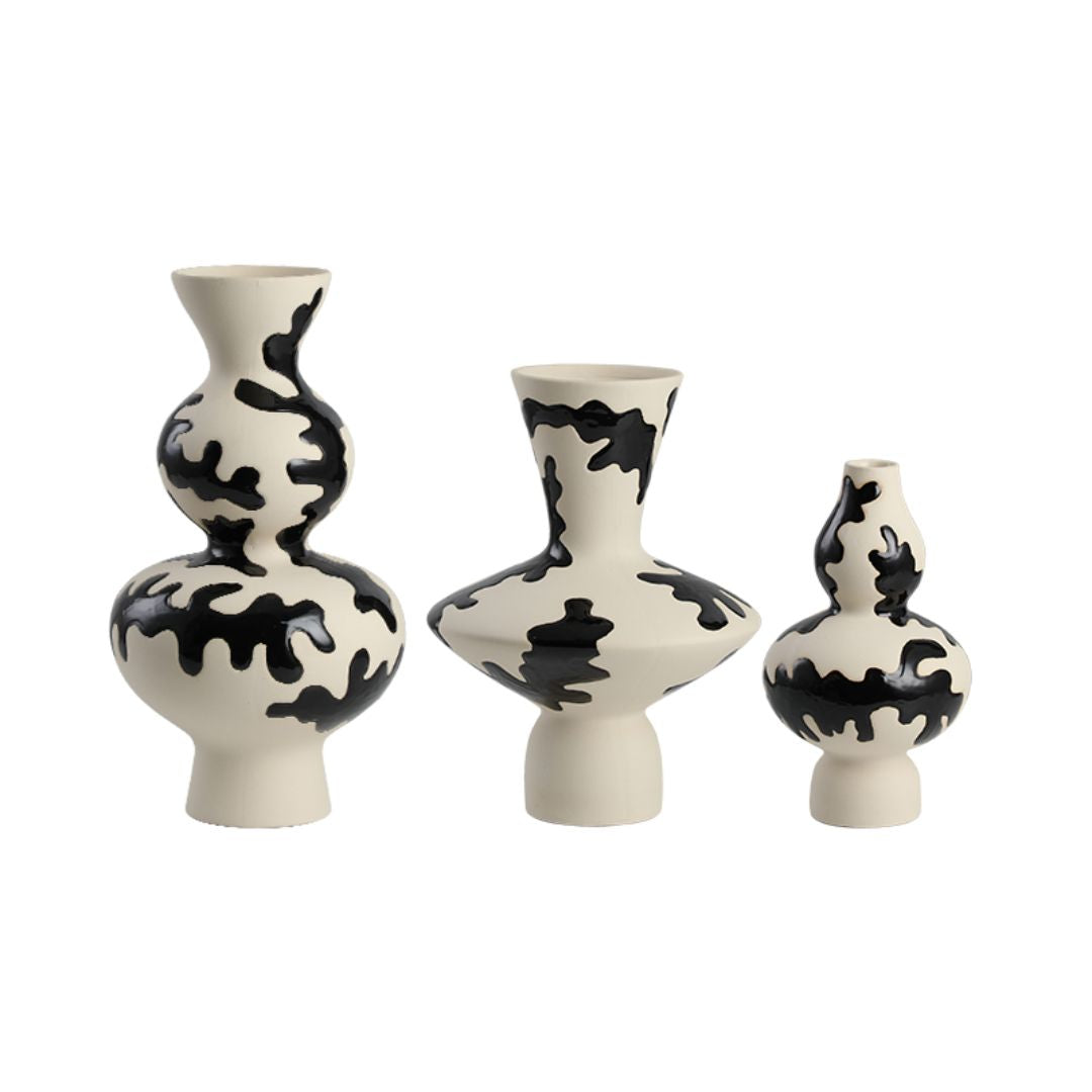 Black Hand-Painted Vase  -B FD-D24068B -  Vases - ebarza Furniture UAE | Shop Modern Furniture in Abu Dhabi & Dubai - مفروشات ايبازرا في الامارات | تسوق اثاث عصري وديكورات مميزة في دبي وابوظبي