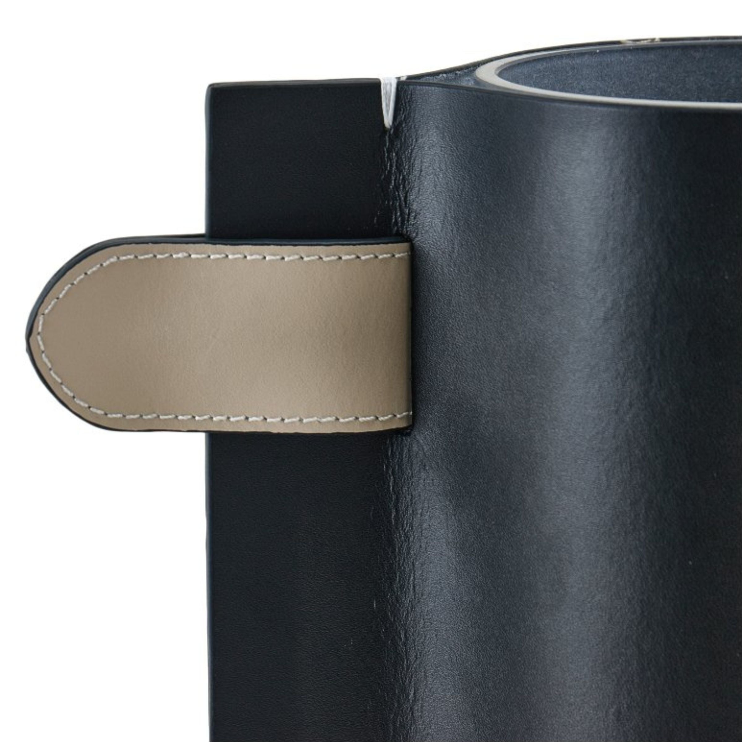 BLACK FLOWER VASE- L  DP201200CL -  Vases - ebarza Furniture UAE | Shop Modern Furniture in Abu Dhabi & Dubai - مفروشات ايبازرا في الامارات | تسوق اثاث عصري وديكورات مميزة في دبي وابوظبي