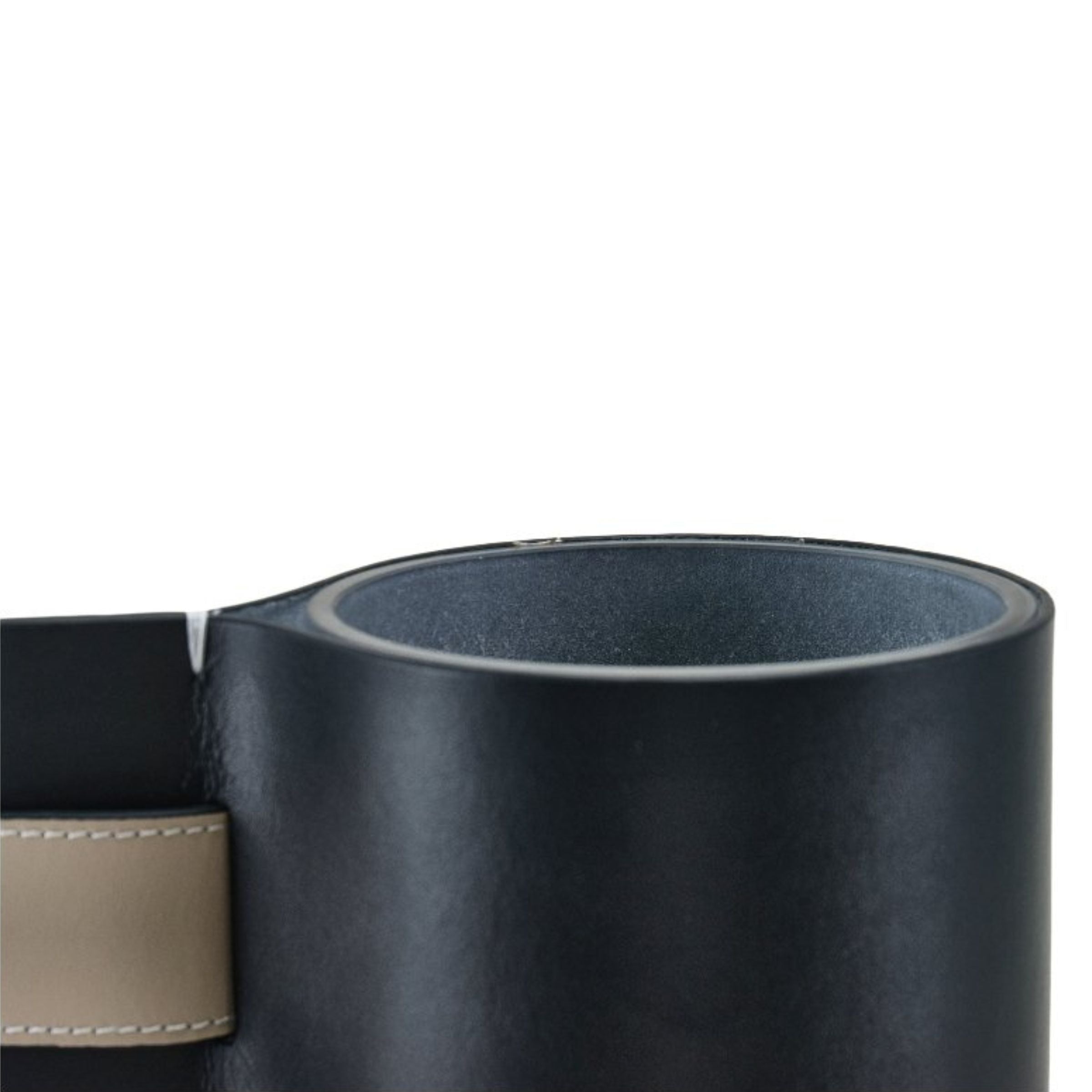 BLACK FLOWER VASE- L  DP201200CL -  Vases - ebarza Furniture UAE | Shop Modern Furniture in Abu Dhabi & Dubai - مفروشات ايبازرا في الامارات | تسوق اثاث عصري وديكورات مميزة في دبي وابوظبي