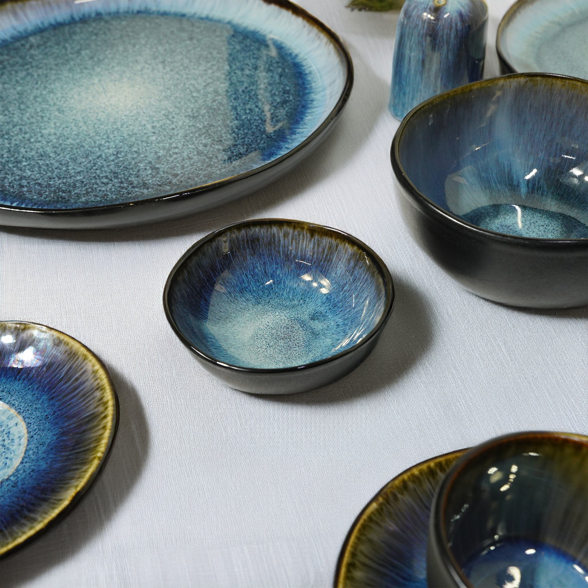 Blue wave Soil Black and Blue HZ3113 -  Plates - ebarza Furniture UAE | Shop Modern Furniture in Abu Dhabi & Dubai - مفروشات ايبازرا في الامارات | تسوق اثاث عصري وديكورات مميزة في دبي وابوظبي