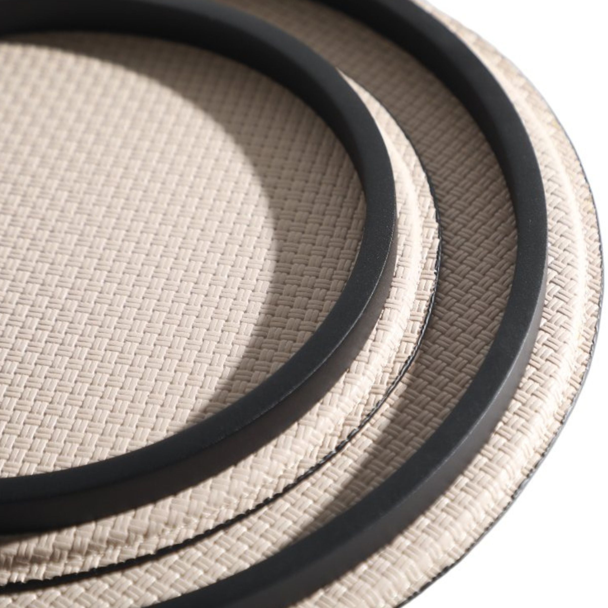 MIILK WHITE ROUND TRAY DT200744AL -  Trays - ebarza Furniture UAE | Shop Modern Furniture in Abu Dhabi & Dubai - مفروشات ايبازرا في الامارات | تسوق اثاث عصري وديكورات مميزة في دبي وابوظبي
