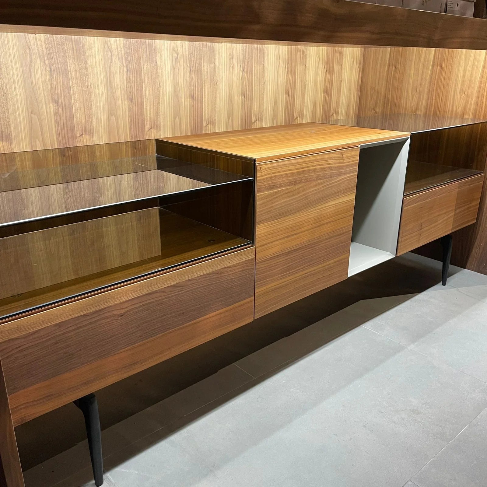 Display Item - Lima Side-Board Lima001-YAS -  DISPLAY ITEM - ebarza Furniture UAE | Shop Modern Furniture in Abu Dhabi & Dubai - مفروشات ايبازرا في الامارات | تسوق اثاث عصري وديكورات مميزة في دبي وابوظبي