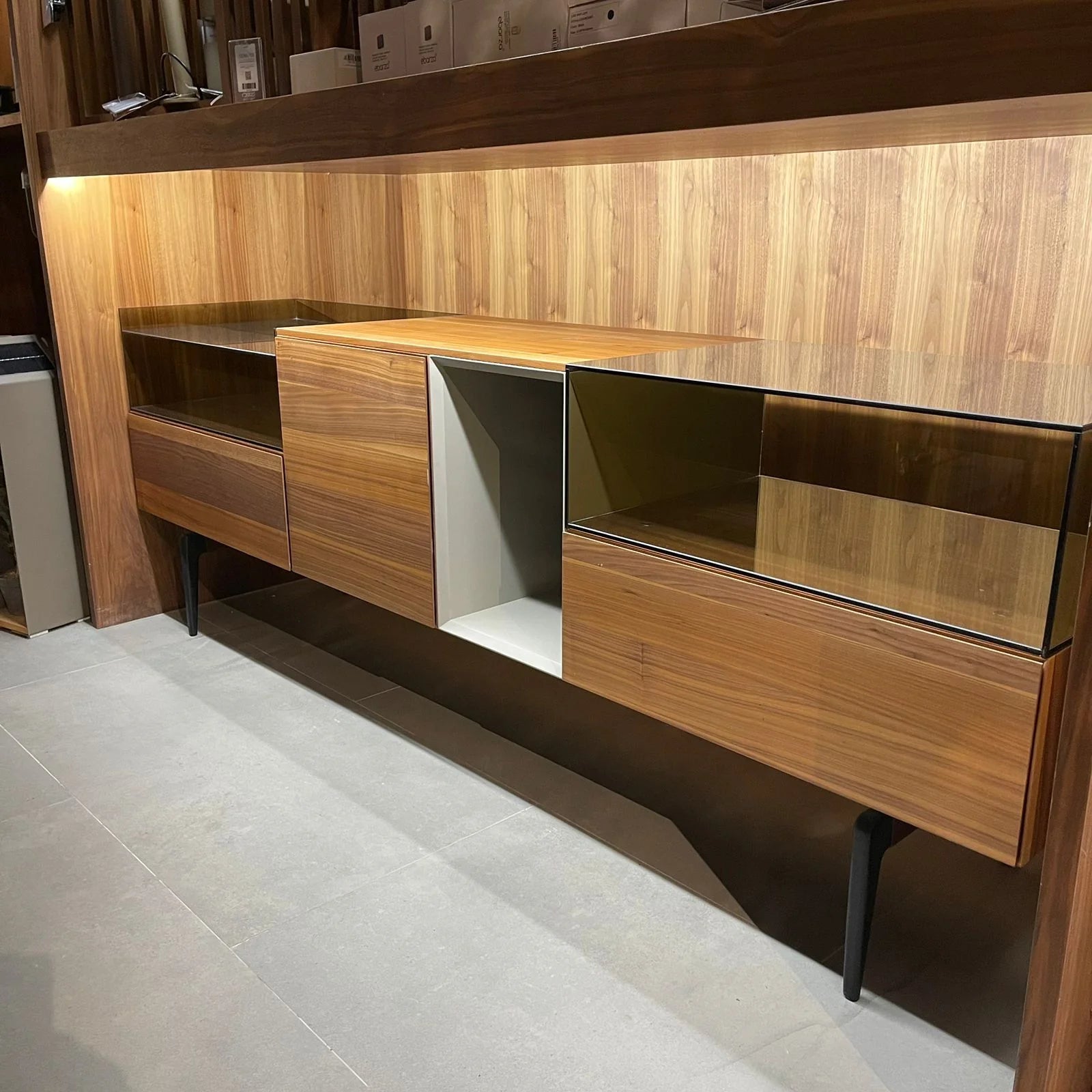 Display Item - Lima Side-Board Lima001-YAS -  DISPLAY ITEM - ebarza Furniture UAE | Shop Modern Furniture in Abu Dhabi & Dubai - مفروشات ايبازرا في الامارات | تسوق اثاث عصري وديكورات مميزة في دبي وابوظبي