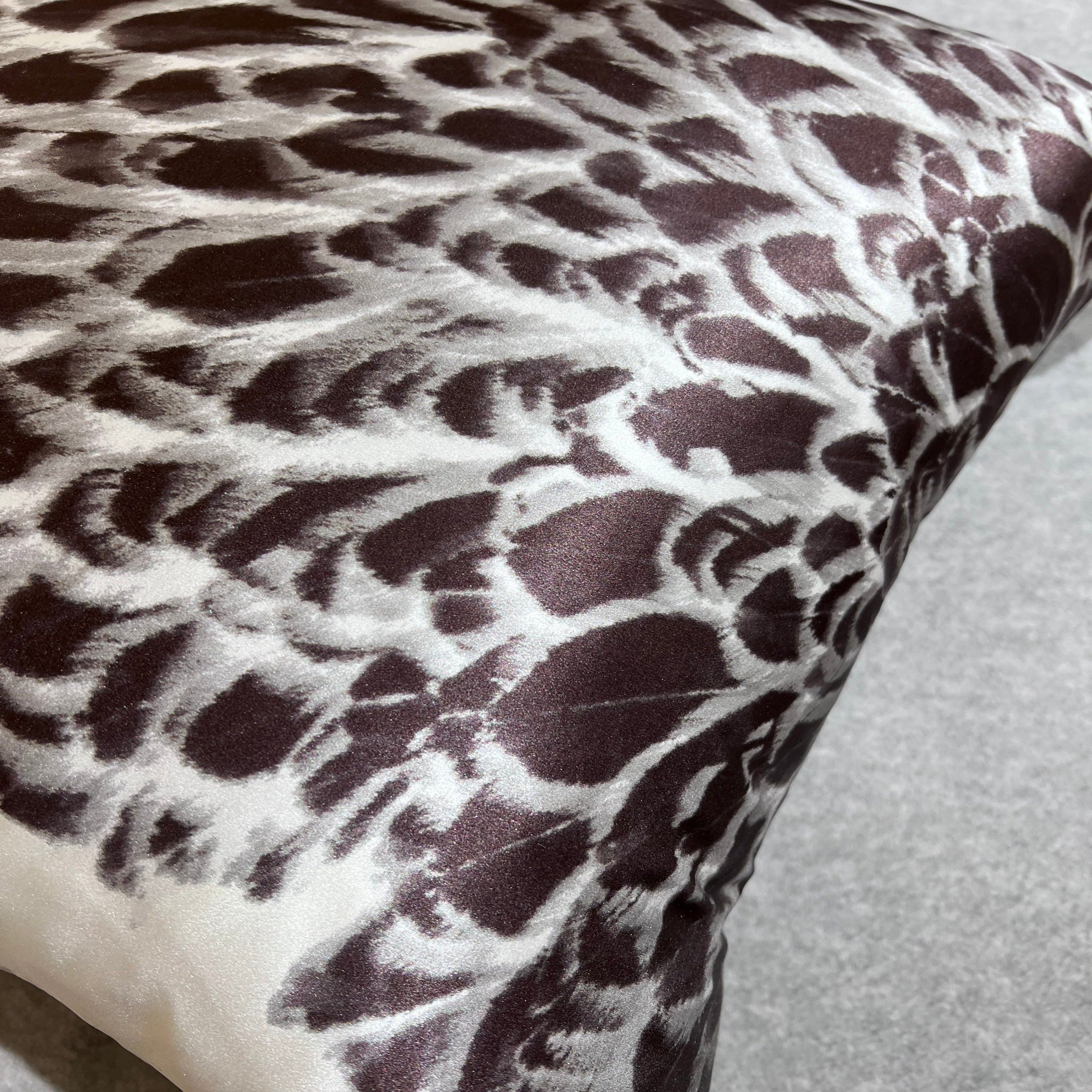 45*45 Fidel printing  cushion - ECC120 -  Cushions - ebarza Furniture UAE | Shop Modern Furniture in Abu Dhabi & Dubai - مفروشات ايبازرا في الامارات | تسوق اثاث عصري وديكورات مميزة في دبي وابوظبي