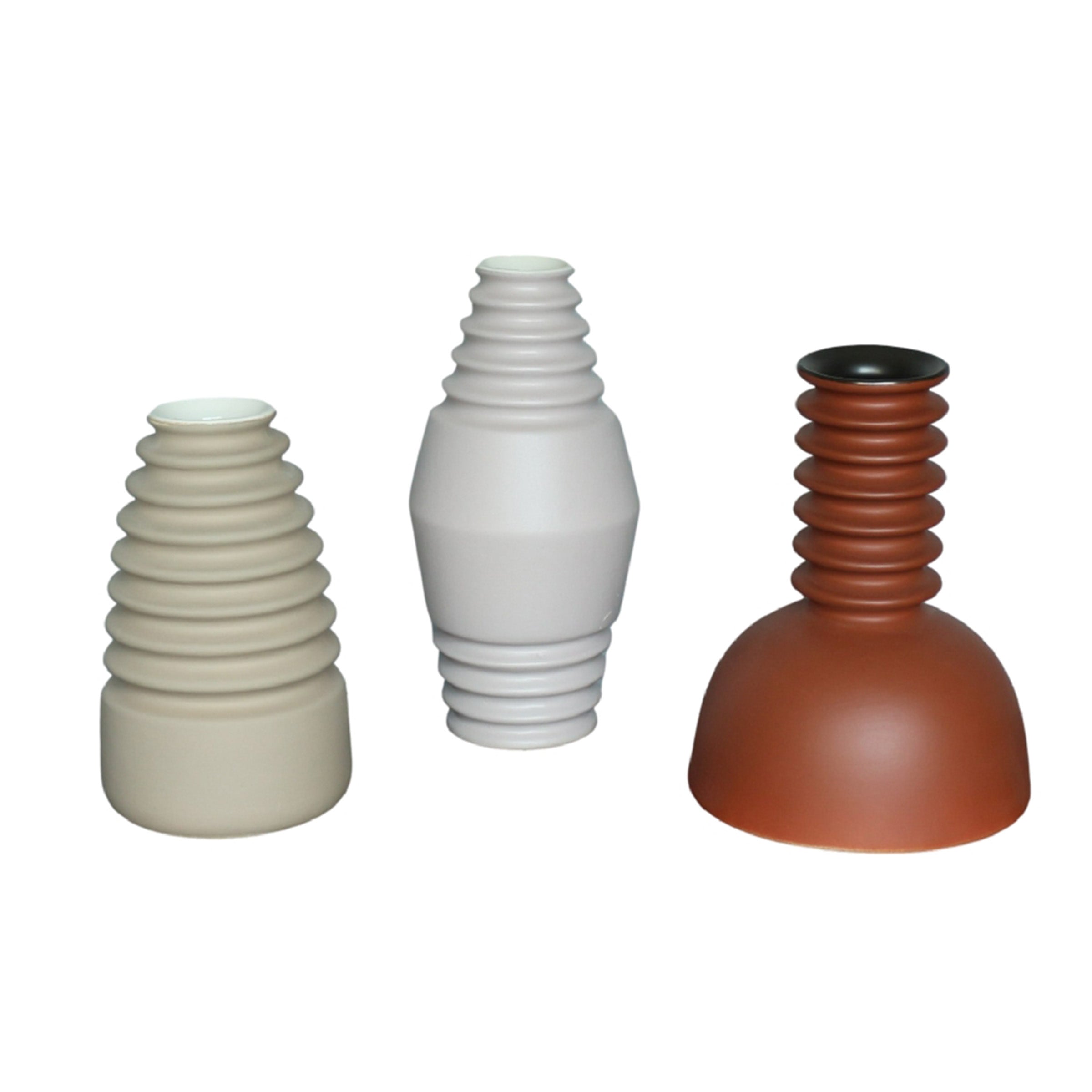 Unique Textured Brown Vase FCF21104-Clay -  Vases - ebarza Furniture UAE | Shop Modern Furniture in Abu Dhabi & Dubai - مفروشات ايبازرا في الامارات | تسوق اثاث عصري وديكورات مميزة في دبي وابوظبي