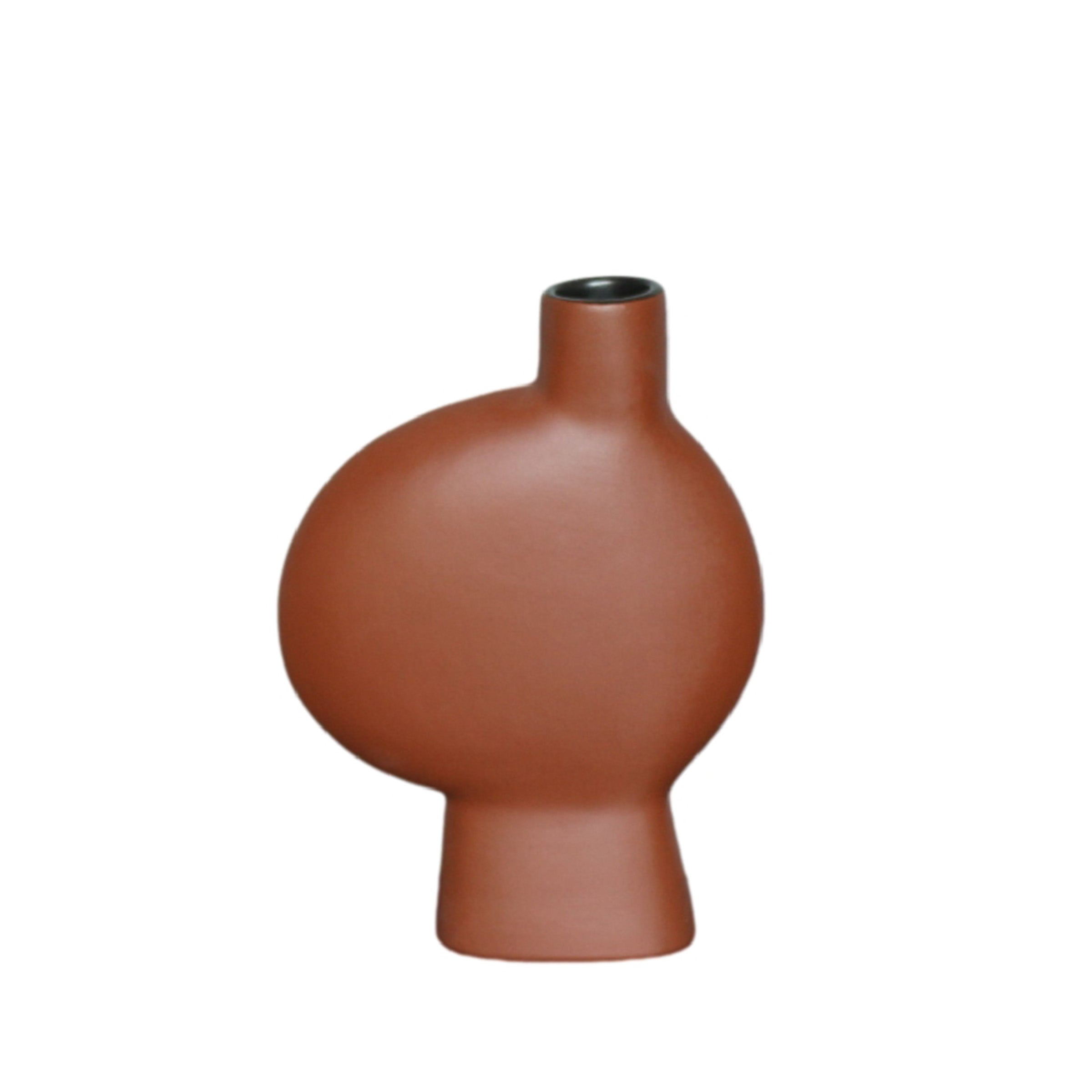 Nordic Nirvana Sleek Vase FCFW23007-Clay -  Vases - ebarza Furniture UAE | Shop Modern Furniture in Abu Dhabi & Dubai - مفروشات ايبازرا في الامارات | تسوق اثاث عصري وديكورات مميزة في دبي وابوظبي