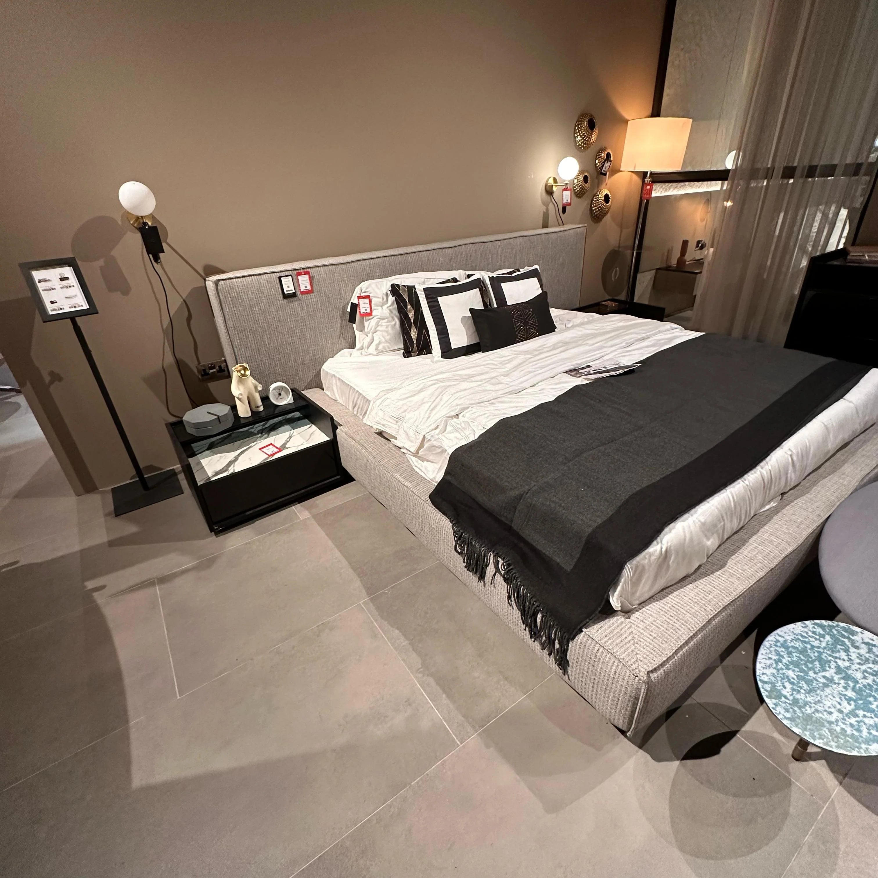 Display Item - COLLECT Grey King Bedstead YLCG-KBS -YAS -  DISPLAY ITEM - ebarza Furniture UAE | Shop Modern Furniture in Abu Dhabi & Dubai - مفروشات ايبازرا في الامارات | تسوق اثاث عصري وديكورات مميزة في دبي وابوظبي