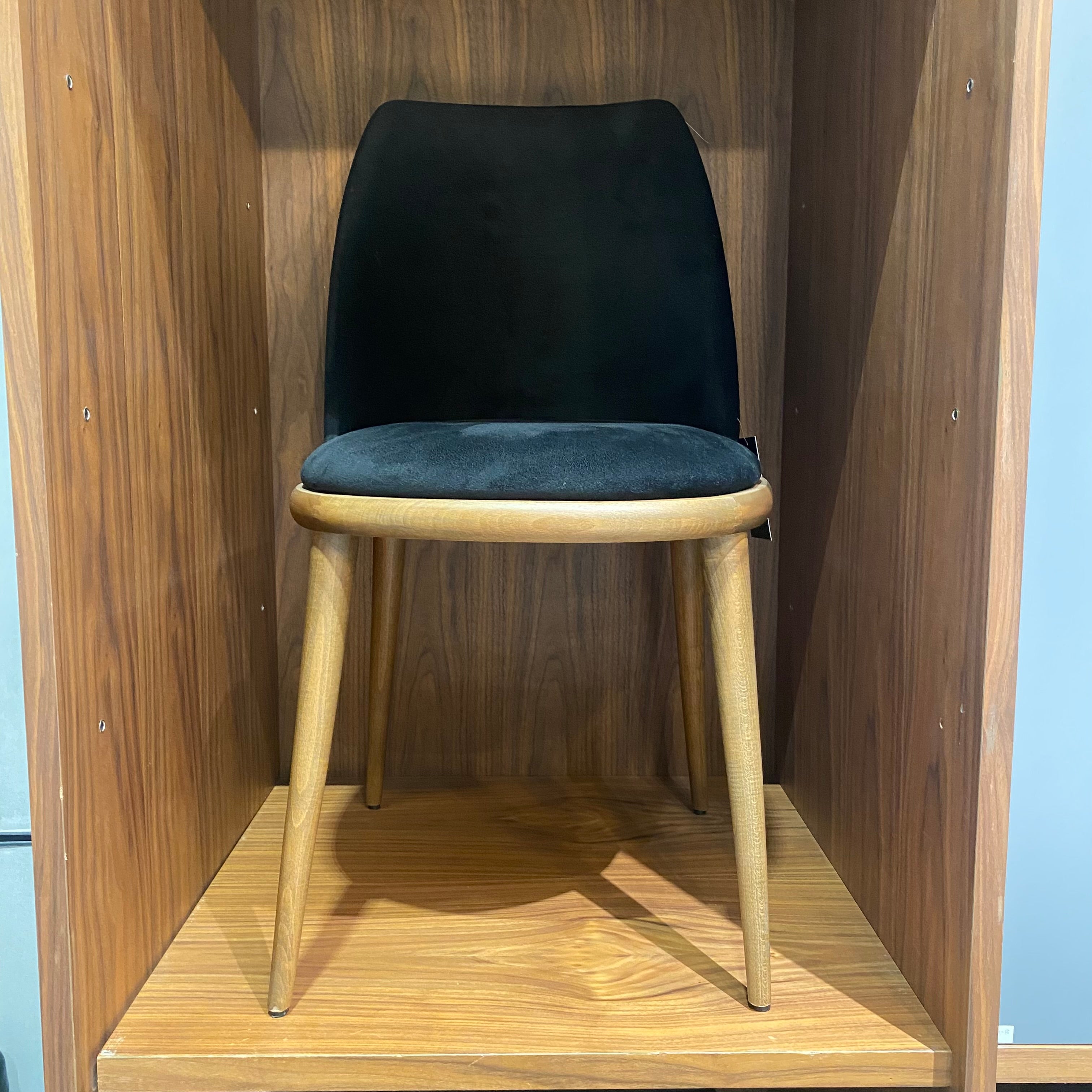 Display Item - Luna Dining Chair Luna chairYAS -  DISPLAY ITEM - ebarza Furniture UAE | Shop Modern Furniture in Abu Dhabi & Dubai - مفروشات ايبازرا في الامارات | تسوق اثاث عصري وديكورات مميزة في دبي وابوظبي
