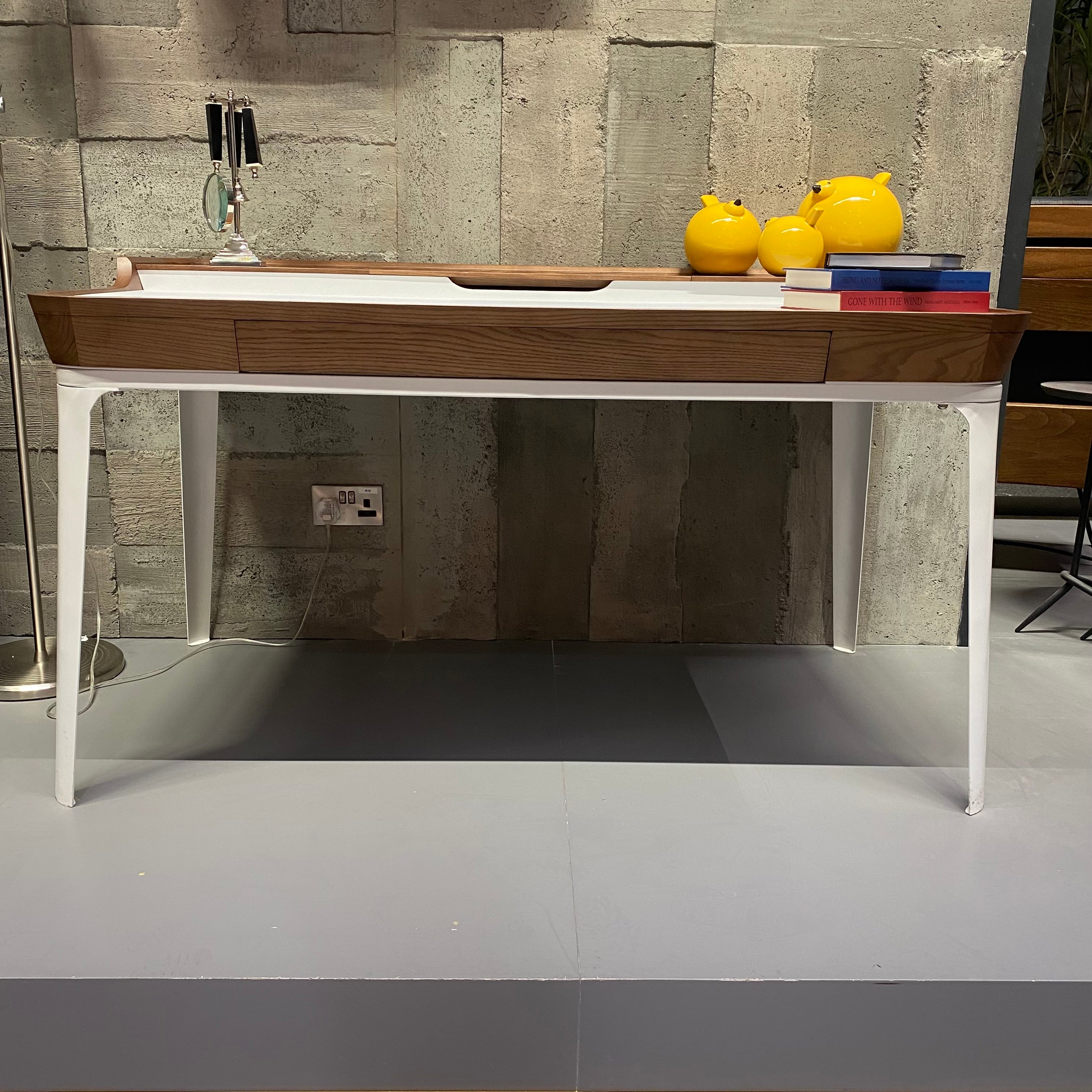 Display Item - Tumba Office Desk Smz15137A-Nakheel -  DISPLAY ITEM - ebarza Furniture UAE | Shop Modern Furniture in Abu Dhabi & Dubai - مفروشات ايبازرا في الامارات | تسوق اثاث عصري وديكورات مميزة في دبي وابوظبي