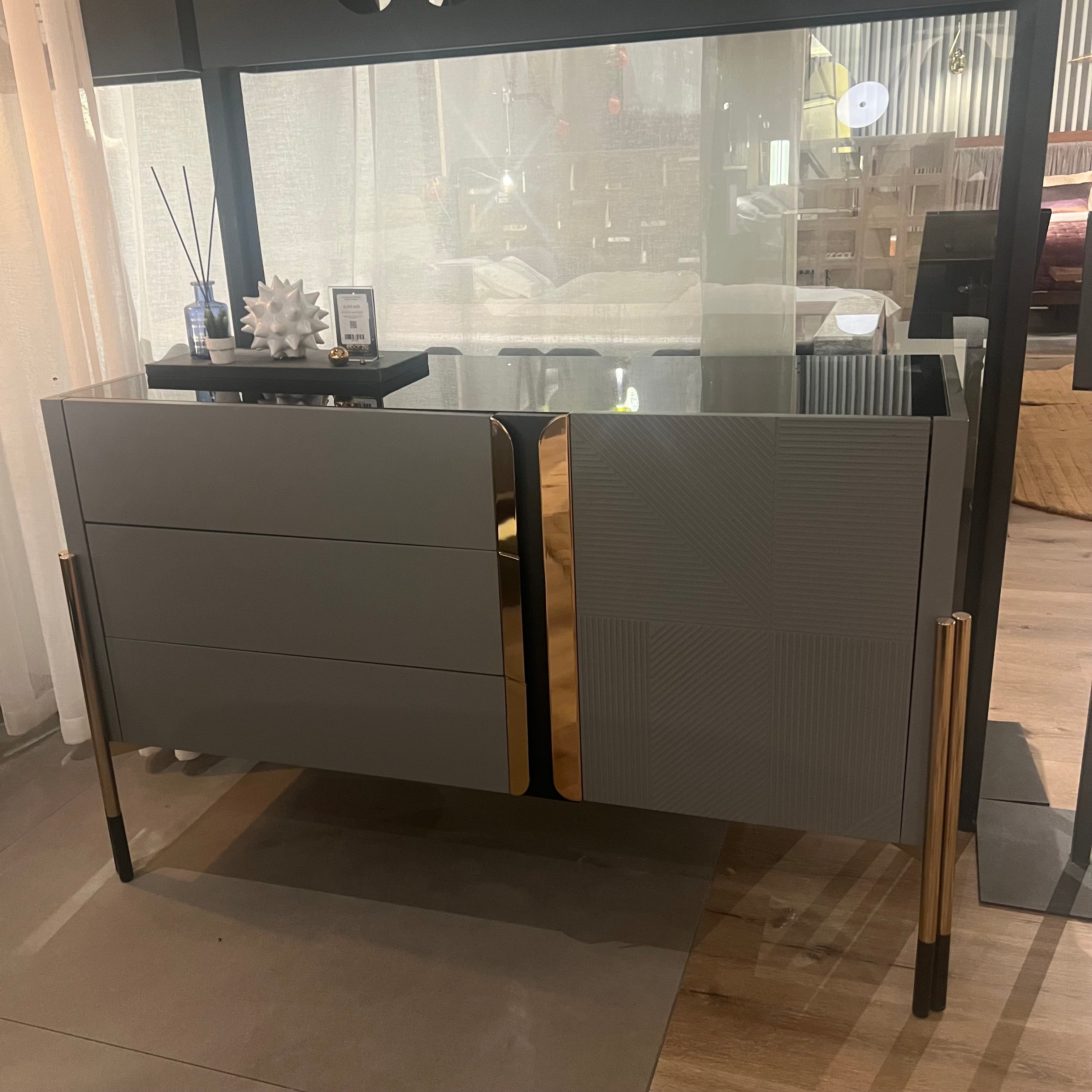 Display Item - Grey Dresser And Mirror Diva022-Dresser Nakheel -  DISPLAY ITEM - ebarza Furniture UAE | Shop Modern Furniture in Abu Dhabi & Dubai - مفروشات ايبازرا في الامارات | تسوق اثاث عصري وديكورات مميزة في دبي وابوظبي