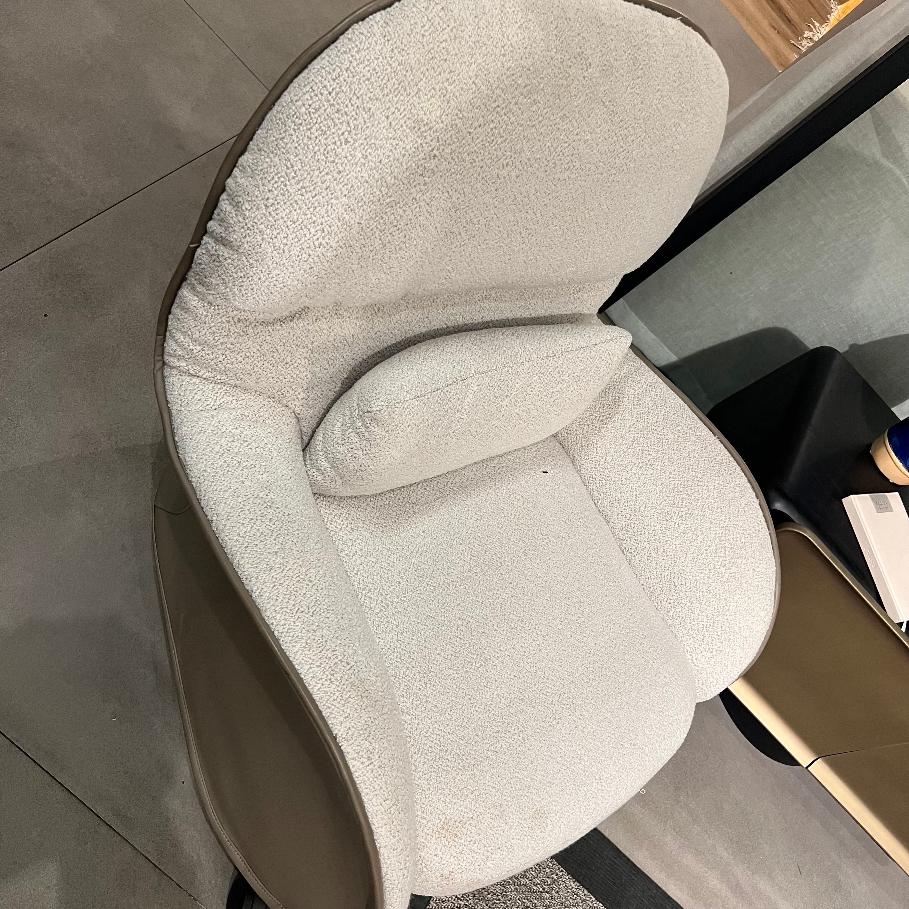 Display Item - New Metz Lounge Chair Lc063 Nakheel -  DISPLAY ITEM - ebarza Furniture UAE | Shop Modern Furniture in Abu Dhabi & Dubai - مفروشات ايبازرا في الامارات | تسوق اثاث عصري وديكورات مميزة في دبي وابوظبي