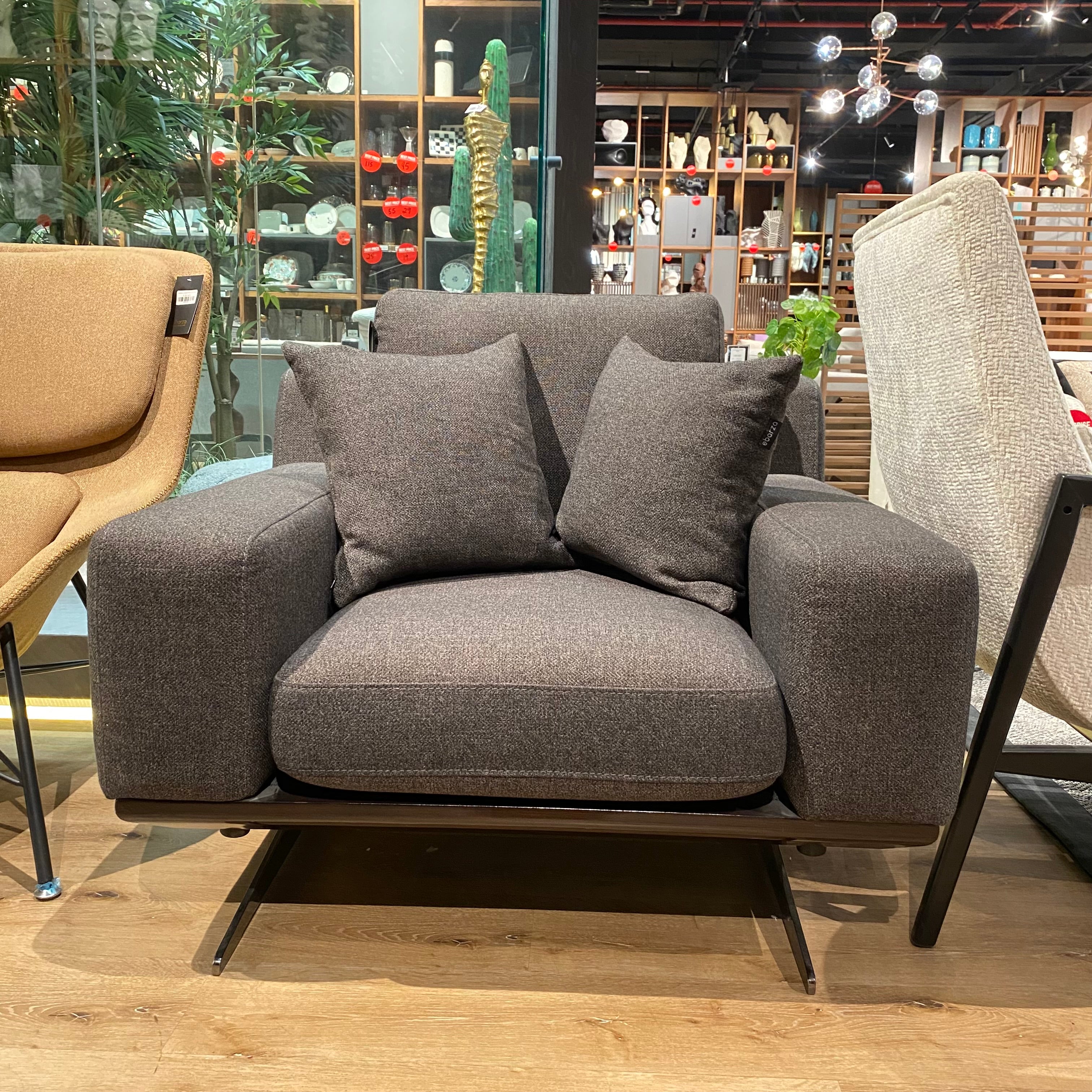 Display Item - Elegant Armchair  Elegant001-ChairNakheel -  DISPLAY ITEM - ebarza Furniture UAE | Shop Modern Furniture in Abu Dhabi & Dubai - مفروشات ايبازرا في الامارات | تسوق اثاث عصري وديكورات مميزة في دبي وابوظبي
