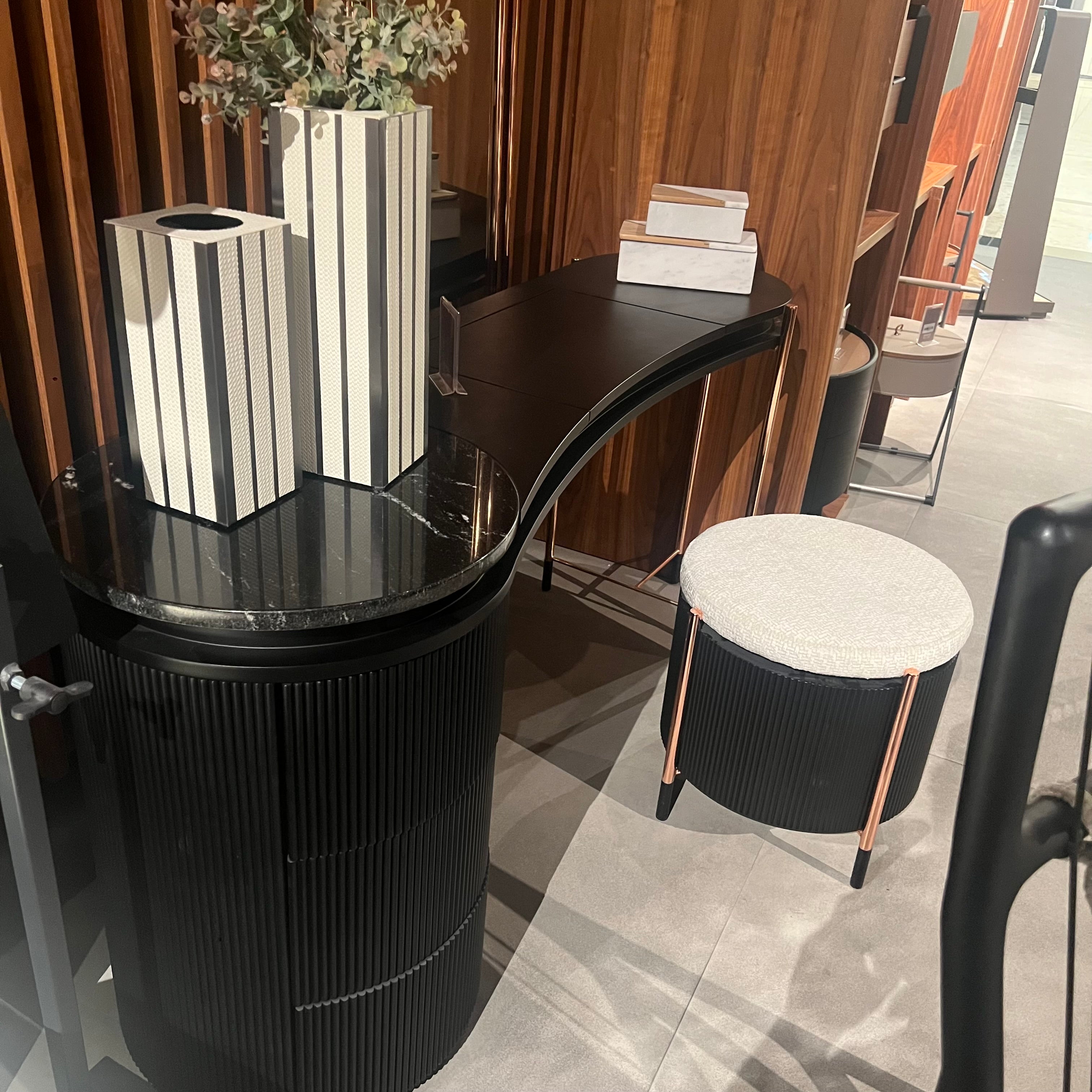Display Item - Dali Marble Dresser + Mirror Nakheel -  DISPLAY ITEM - ebarza Furniture UAE | Shop Modern Furniture in Abu Dhabi & Dubai - مفروشات ايبازرا في الامارات | تسوق اثاث عصري وديكورات مميزة في دبي وابوظبي