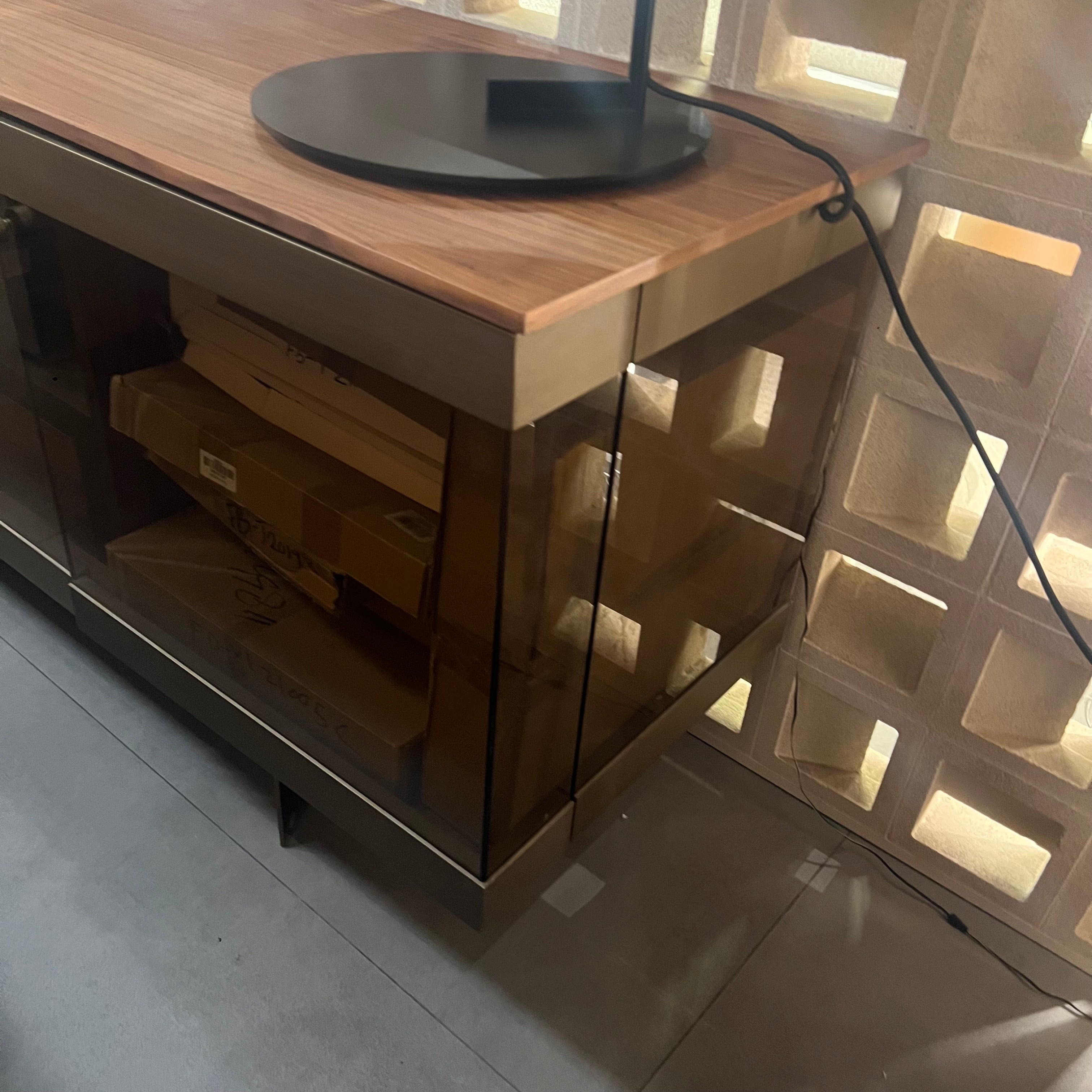 Display Item - Edessa Sideboard With Glass Edsa-Console Nakheel -  DISPLAY ITEM - ebarza Furniture UAE | Shop Modern Furniture in Abu Dhabi & Dubai - مفروشات ايبازرا في الامارات | تسوق اثاث عصري وديكورات مميزة في دبي وابوظبي