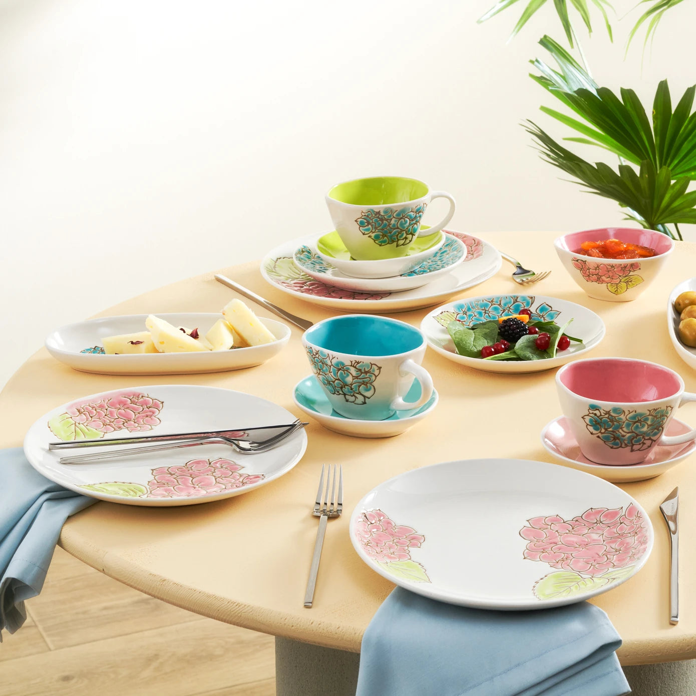 Karaca Giselle New Bone 26 Piece Breakfast/Serving Set for 6 People 153.03.08.4911 -  Dinnerware Sets - ebarza Furniture UAE | Shop Modern Furniture in Abu Dhabi & Dubai - مفروشات ايبازرا في الامارات | تسوق اثاث عصري وديكورات مميزة في دبي وابوظبي