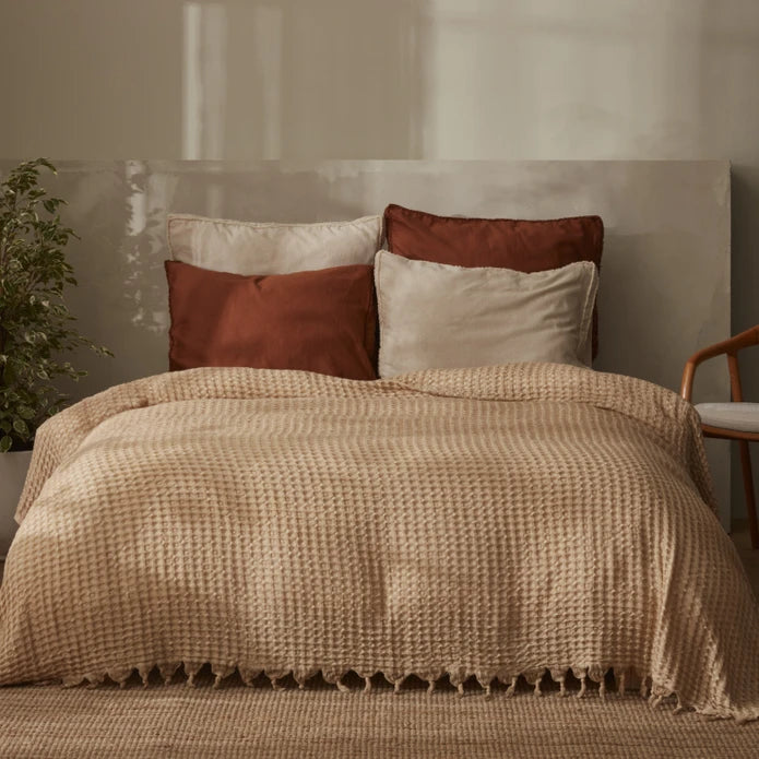 Karaca Home Casey Double Waffle Blanket 200x230 cm Beige 200.22.01.0087 -  Blankets - ebarza Furniture UAE | Shop Modern Furniture in Abu Dhabi & Dubai - مفروشات ايبازرا في الامارات | تسوق اثاث عصري وديكورات مميزة في دبي وابوظبي