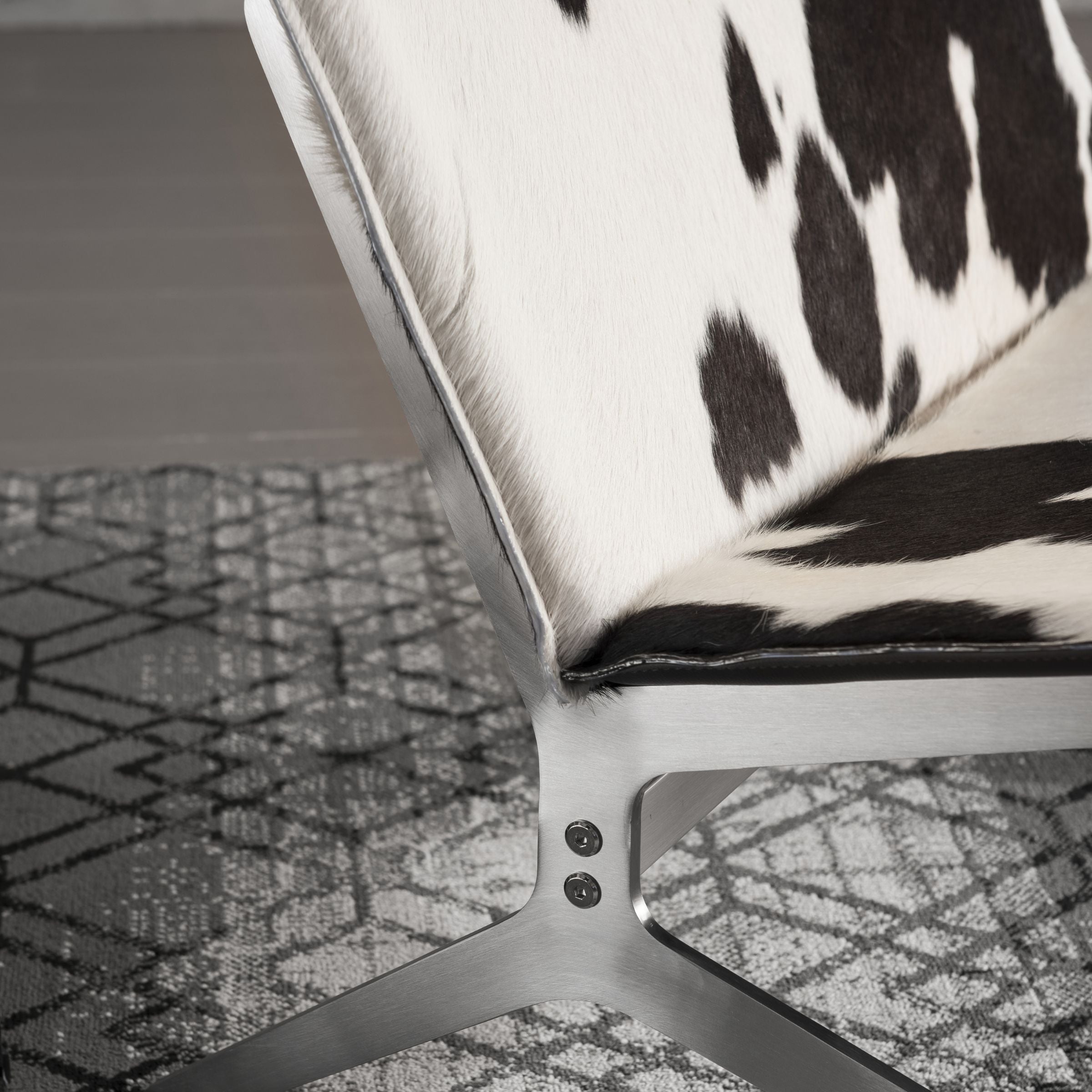 Mustang Cowhide Lounge Chair LC060 -  Lounge Chairs - ebarza Furniture UAE | Shop Modern Furniture in Abu Dhabi & Dubai - مفروشات ايبازرا في الامارات | تسوق اثاث عصري وديكورات مميزة في دبي وابوظبي