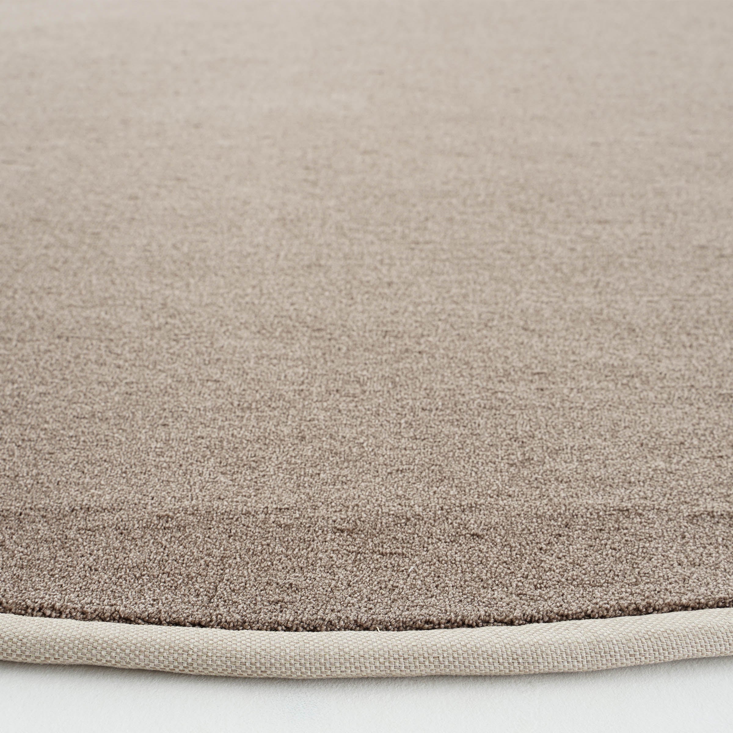 D150 CM BOUNTY 92 MONTEREY Rug 80104 -  Rugs - ebarza Furniture UAE | Shop Modern Furniture in Abu Dhabi & Dubai - مفروشات ايبازرا في الامارات | تسوق اثاث عصري وديكورات مميزة في دبي وابوظبي