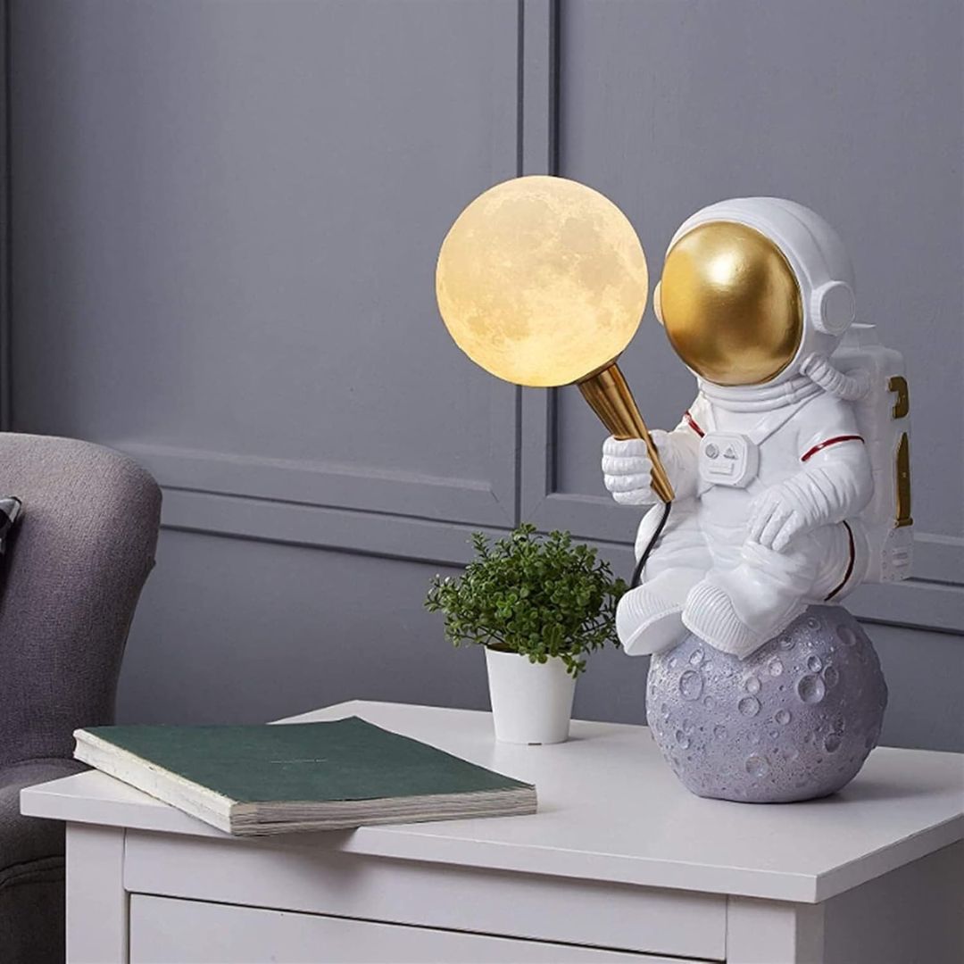 Space Boy Resin Table lamp HTD-YT2052 -  Desk/table Lamps - ebarza Furniture UAE | Shop Modern Furniture in Abu Dhabi & Dubai - مفروشات ايبازرا في الامارات | تسوق اثاث عصري وديكورات مميزة في دبي وابوظبي