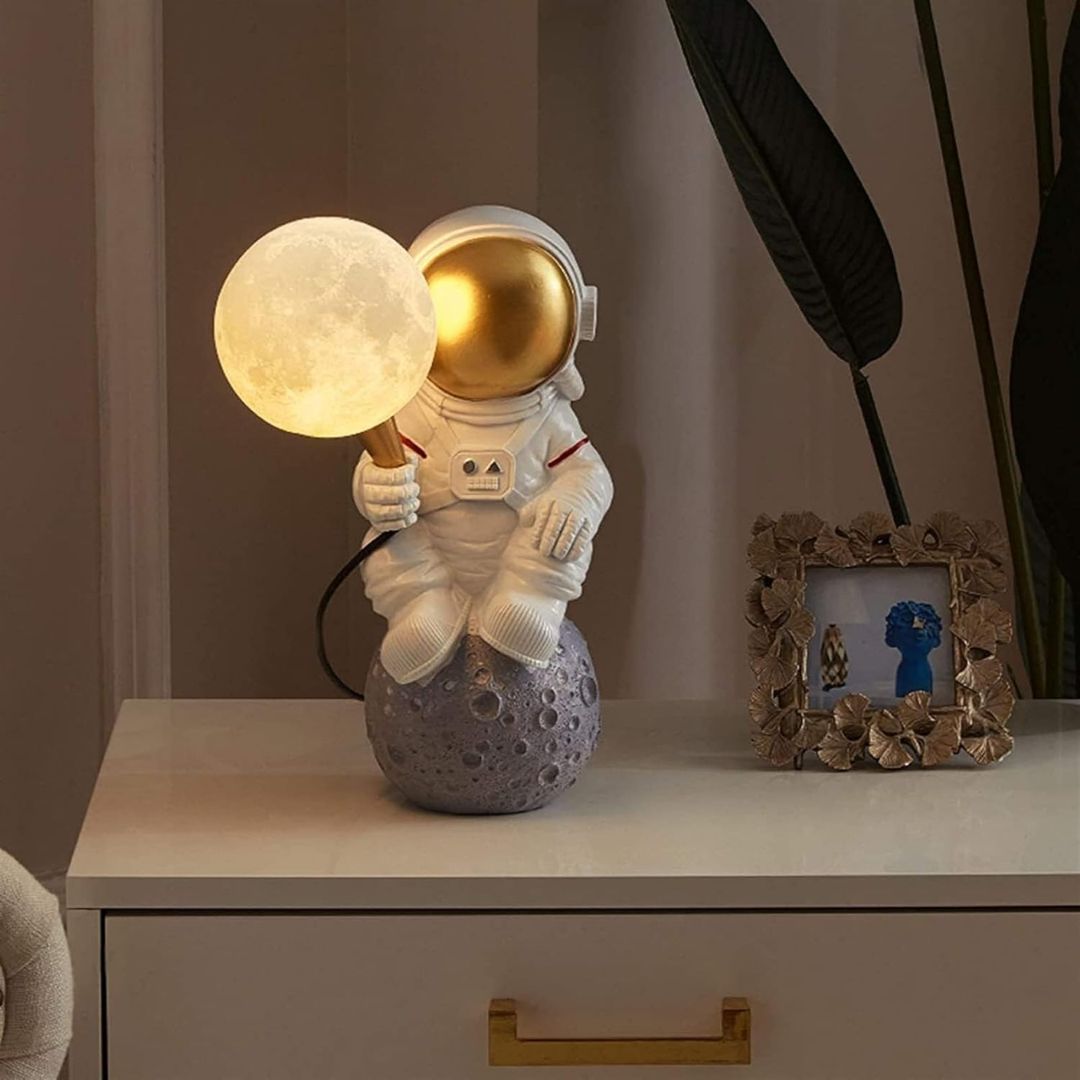 Space Boy Resin Table lamp HTD-YT2052 -  Desk/table Lamps - ebarza Furniture UAE | Shop Modern Furniture in Abu Dhabi & Dubai - مفروشات ايبازرا في الامارات | تسوق اثاث عصري وديكورات مميزة في دبي وابوظبي