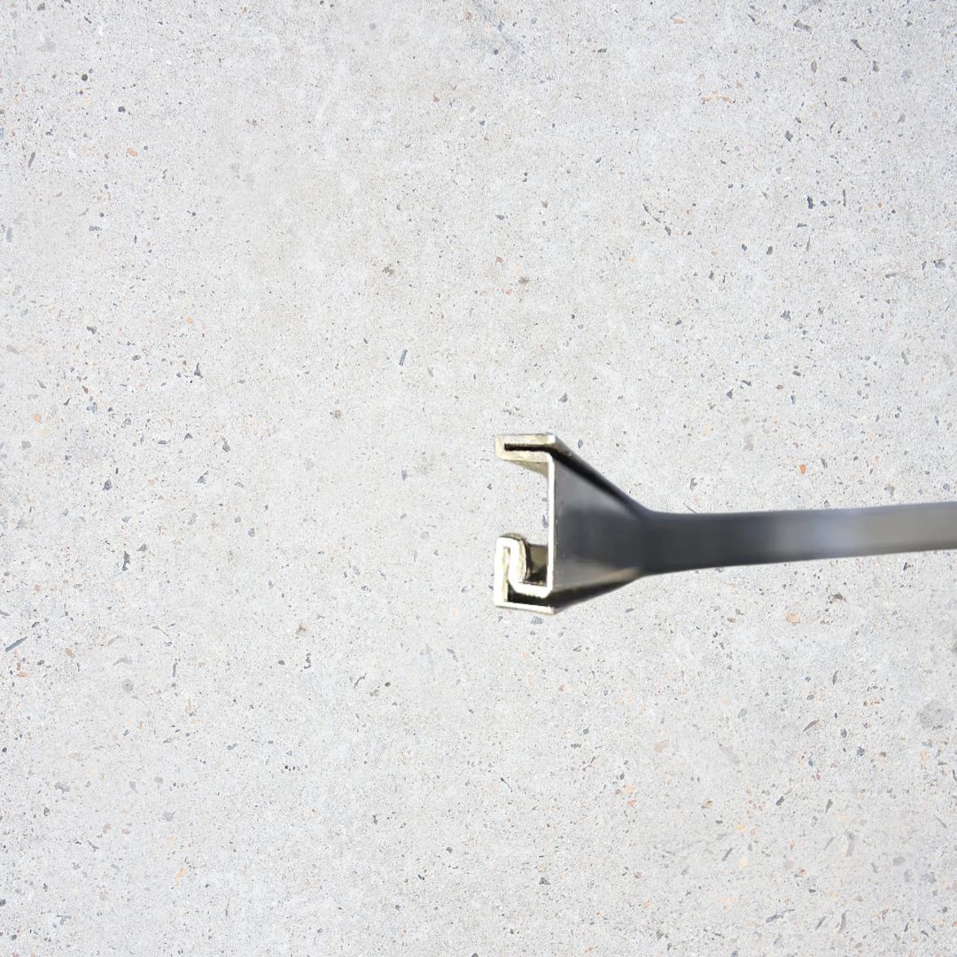 R20 304SS External Corner Skirting Accessories - Black - PR0070 -  wall-panels-profiles - ebarza Furniture UAE | Shop Modern Furniture in Abu Dhabi & Dubai - مفروشات ايبازرا في الامارات | تسوق اثاث عصري وديكورات مميزة في دبي وابوظبي
