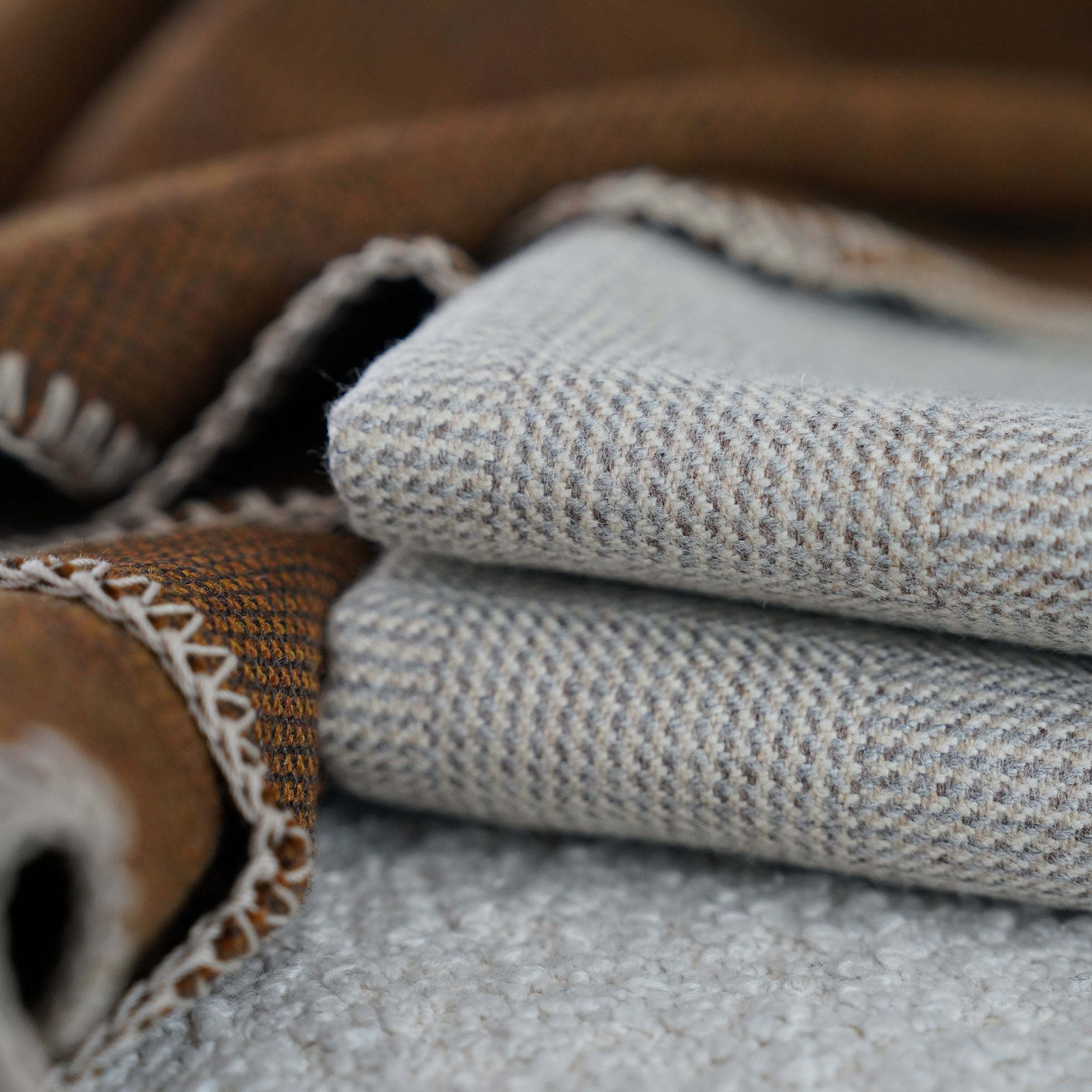 Ebarza cartier Monochrome Wool Blanket ETB022 -  Blankets - ebarza Furniture UAE | Shop Modern Furniture in Abu Dhabi & Dubai - مفروشات ايبازرا في الامارات | تسوق اثاث عصري وديكورات مميزة في دبي وابوظبي
