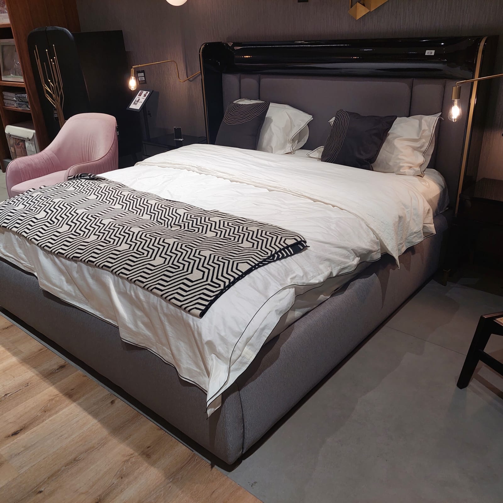 Display Item Kant King Size Bedstead With Storage & 2x Bedside table  Kant-Bedking-Nakheel -  DISPLAY ITEM - ebarza Furniture UAE | Shop Modern Furniture in Abu Dhabi & Dubai - مفروشات ايبازرا في الامارات | تسوق اثاث عصري وديكورات مميزة في دبي وابوظبي