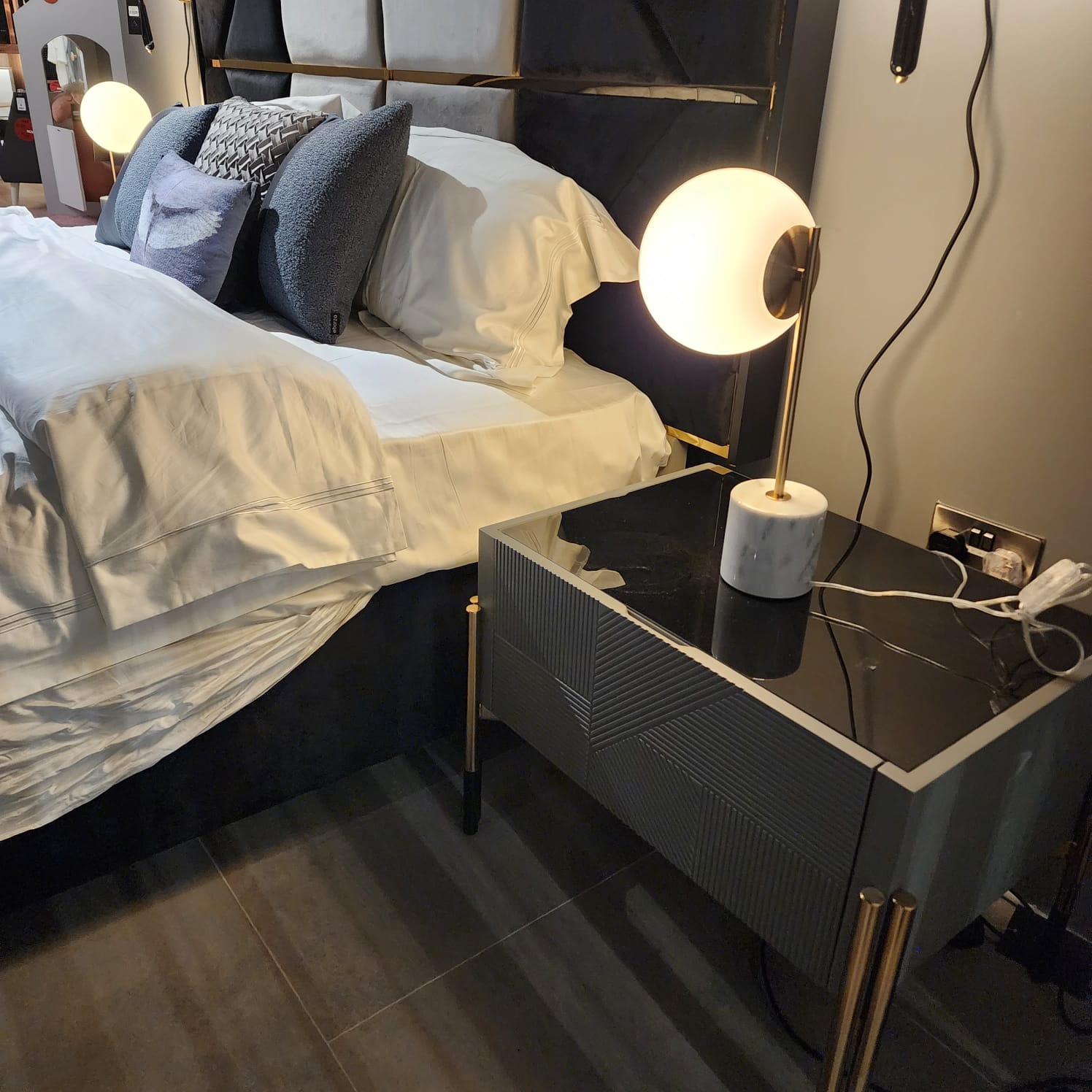 Display Item - Grey Bedroom set  Diva022-BedroomYAS -  DISPLAY ITEM - ebarza Furniture UAE | Shop Modern Furniture in Abu Dhabi & Dubai - مفروشات ايبازرا في الامارات | تسوق اثاث عصري وديكورات مميزة في دبي وابوظبي