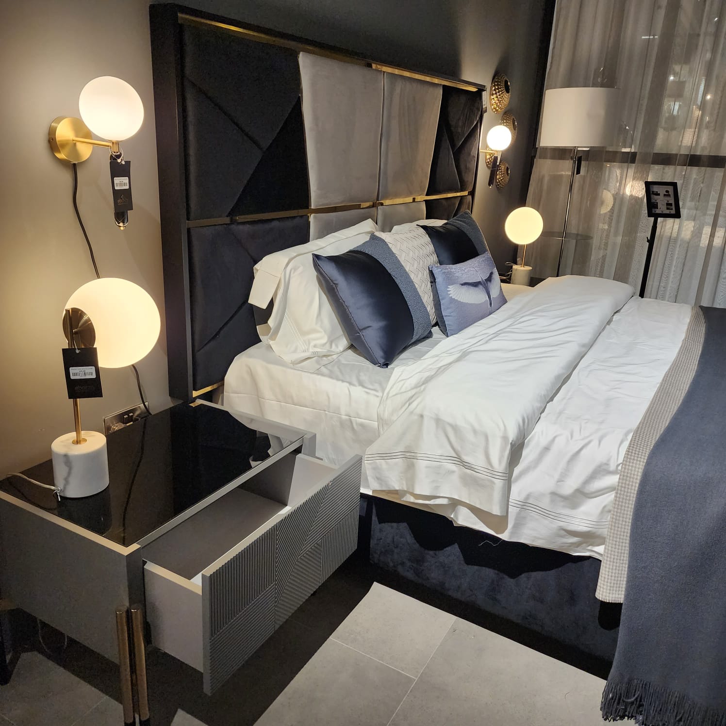 Display Item - Grey Bedroom set  Diva022-BedroomYAS -  DISPLAY ITEM - ebarza Furniture UAE | Shop Modern Furniture in Abu Dhabi & Dubai - مفروشات ايبازرا في الامارات | تسوق اثاث عصري وديكورات مميزة في دبي وابوظبي