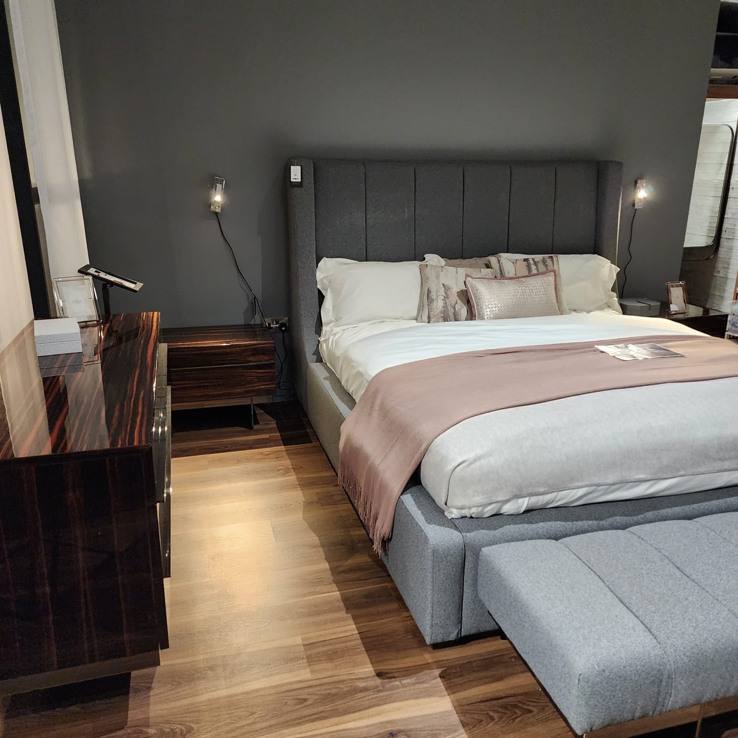 Display Item - Prada Elegant Bedroom Set  PradaElegant-YAS -  DISPLAY ITEM - ebarza Furniture UAE | Shop Modern Furniture in Abu Dhabi & Dubai - مفروشات ايبازرا في الامارات | تسوق اثاث عصري وديكورات مميزة في دبي وابوظبي