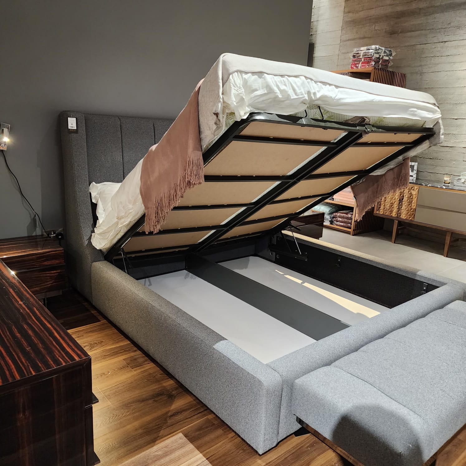 Display Item - Prada Elegant Bedroom Set  PradaElegant-YAS -  DISPLAY ITEM - ebarza Furniture UAE | Shop Modern Furniture in Abu Dhabi & Dubai - مفروشات ايبازرا في الامارات | تسوق اثاث عصري وديكورات مميزة في دبي وابوظبي