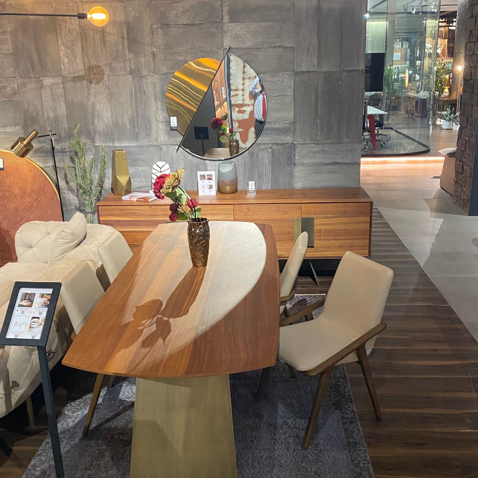 Display Item - Next Dining Table Next007 YAS-DISPLAY -  DISPLAY ITEM - ebarza Furniture UAE | Shop Modern Furniture in Abu Dhabi & Dubai - مفروشات ايبازرا في الامارات | تسوق اثاث عصري وديكورات مميزة في دبي وابوظبي