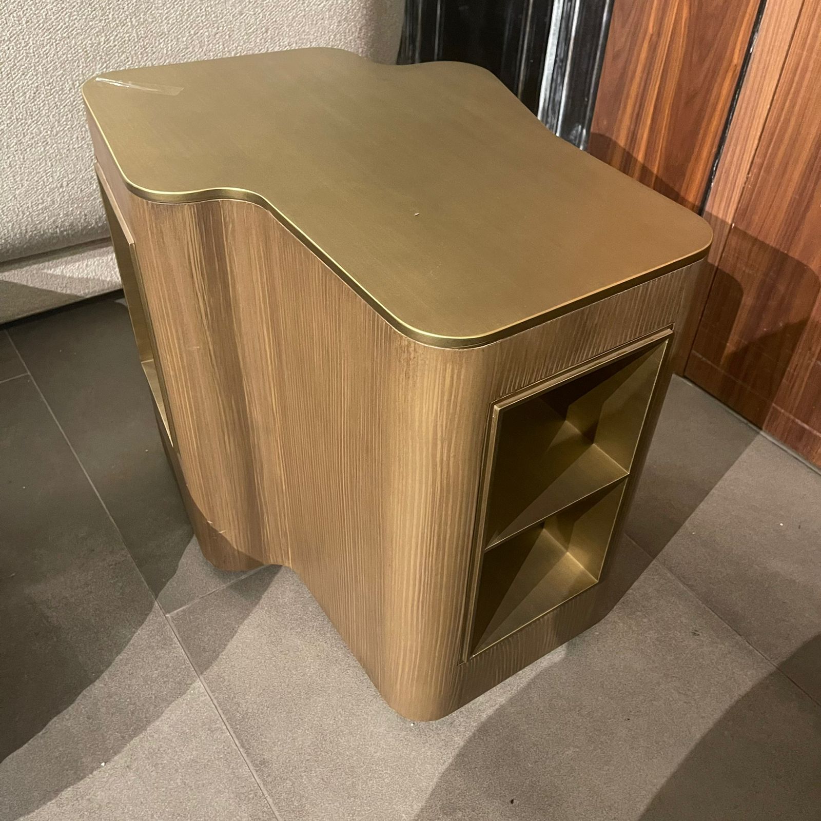 Display Item - Giallo Walnut Side Table Glost-040WYAS -  DISPLAY ITEM - ebarza Furniture UAE | Shop Modern Furniture in Abu Dhabi & Dubai - مفروشات ايبازرا في الامارات | تسوق اثاث عصري وديكورات مميزة في دبي وابوظبي