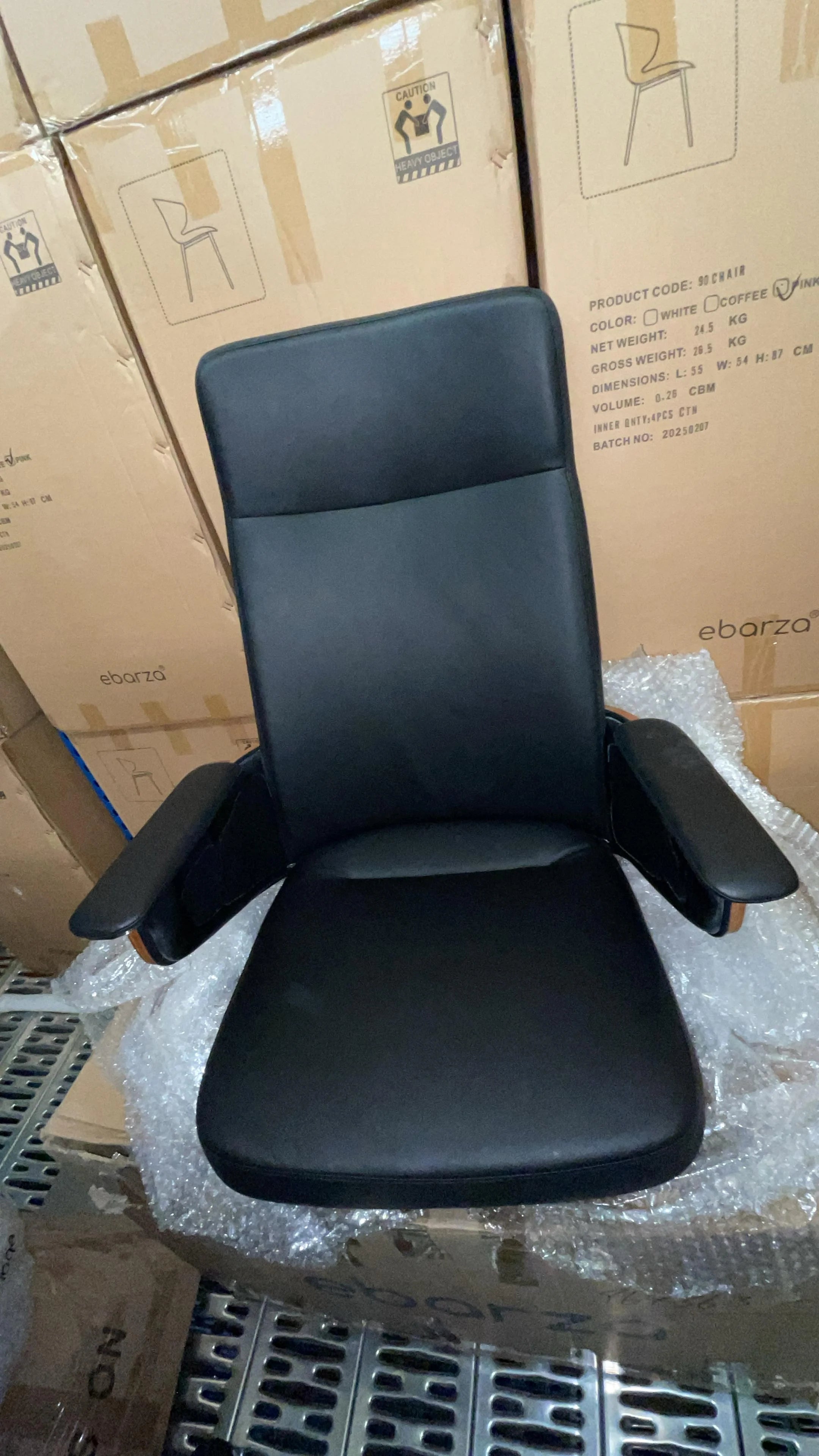 AS IS - Modern Manager Office Chair Genuine Leather 90622 -  DISPLAY ITEM - ebarza Furniture UAE | Shop Modern Furniture in Abu Dhabi & Dubai - مفروشات ايبازرا في الامارات | تسوق اثاث عصري وديكورات مميزة في دبي وابوظبي