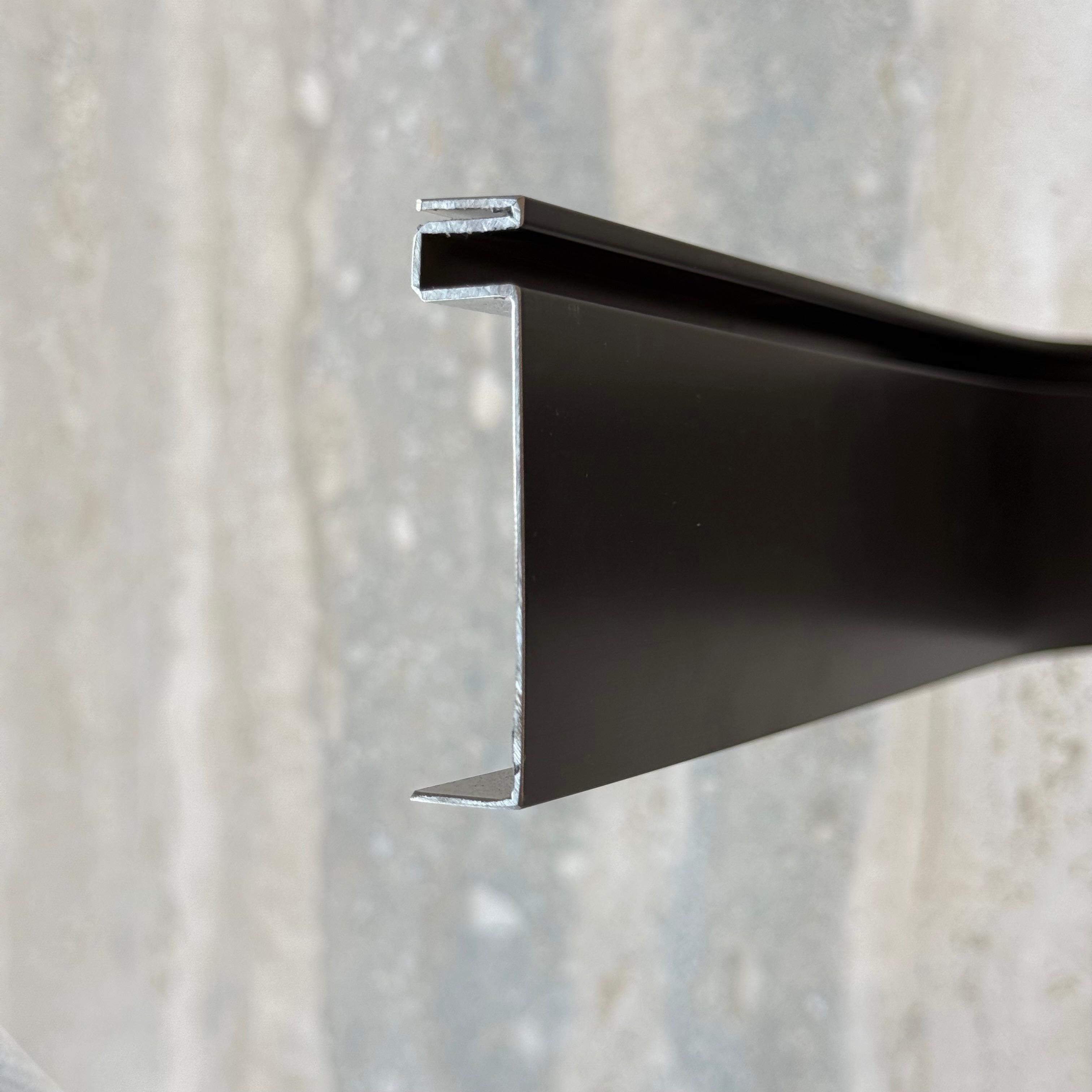 R100 (6cm) Internal Corner Skirting Accessories - Black - PR0022 -  wall-panels-profiles - ebarza Furniture UAE | Shop Modern Furniture in Abu Dhabi & Dubai - مفروشات ايبازرا في الامارات | تسوق اثاث عصري وديكورات مميزة في دبي وابوظبي
