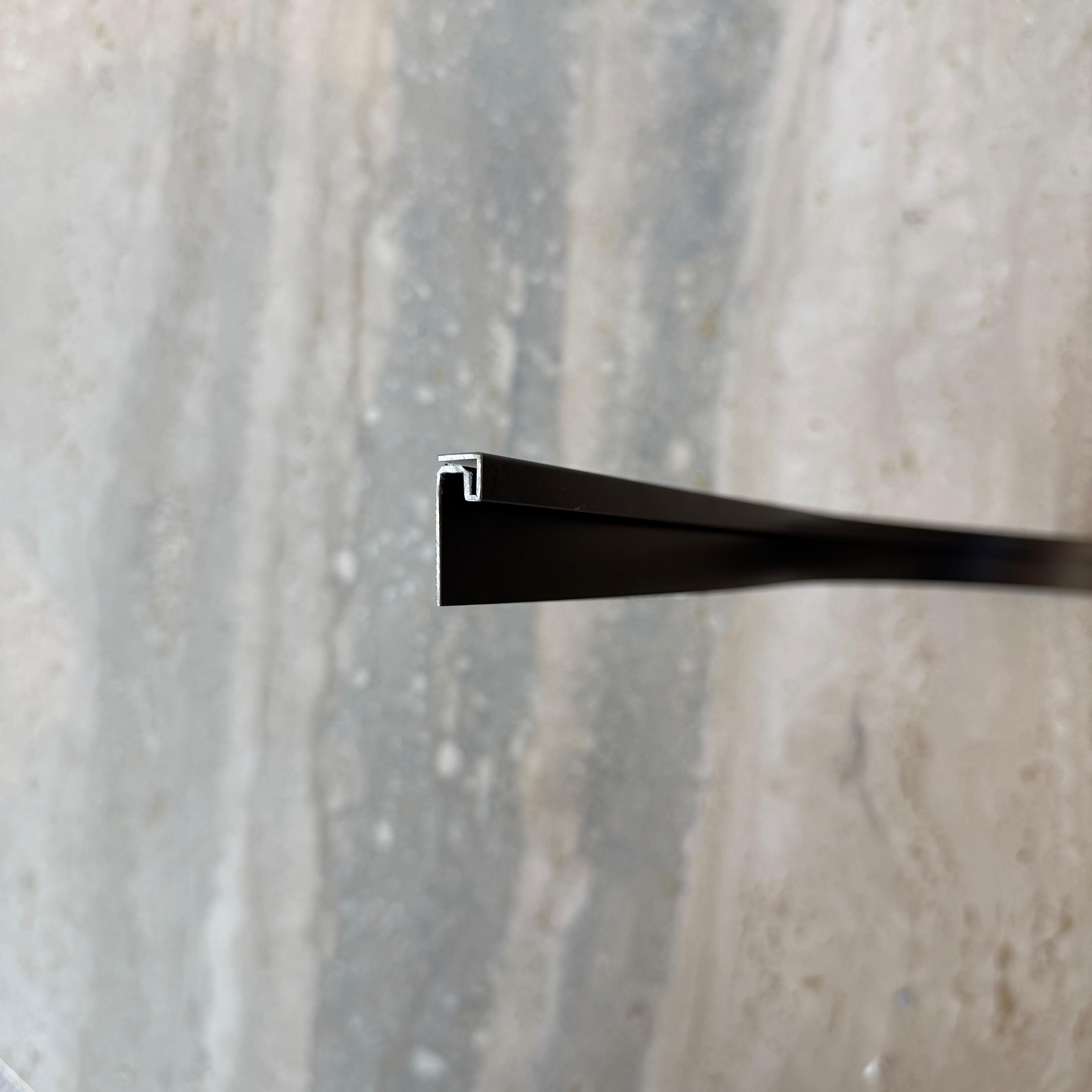 R200 (2.5cm) Internal Corner Accessories - Black - PR0033 -  wall-panels-profiles - ebarza Furniture UAE | Shop Modern Furniture in Abu Dhabi & Dubai - مفروشات ايبازرا في الامارات | تسوق اثاث عصري وديكورات مميزة في دبي وابوظبي
