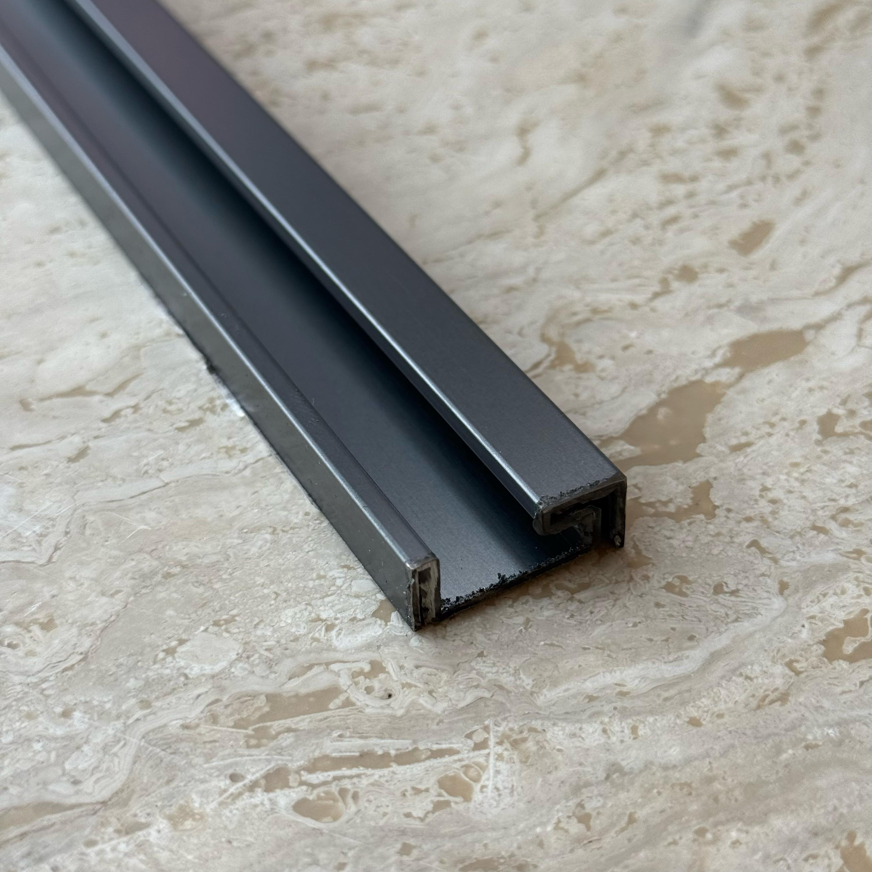 0.8mm Thickness (2.5cm) Stainless Steel Skirting Profile - Black - PR0008 -  wall-panels-profiles - ebarza Furniture UAE | Shop Modern Furniture in Abu Dhabi & Dubai - مفروشات ايبازرا في الامارات | تسوق اثاث عصري وديكورات مميزة في دبي وابوظبي