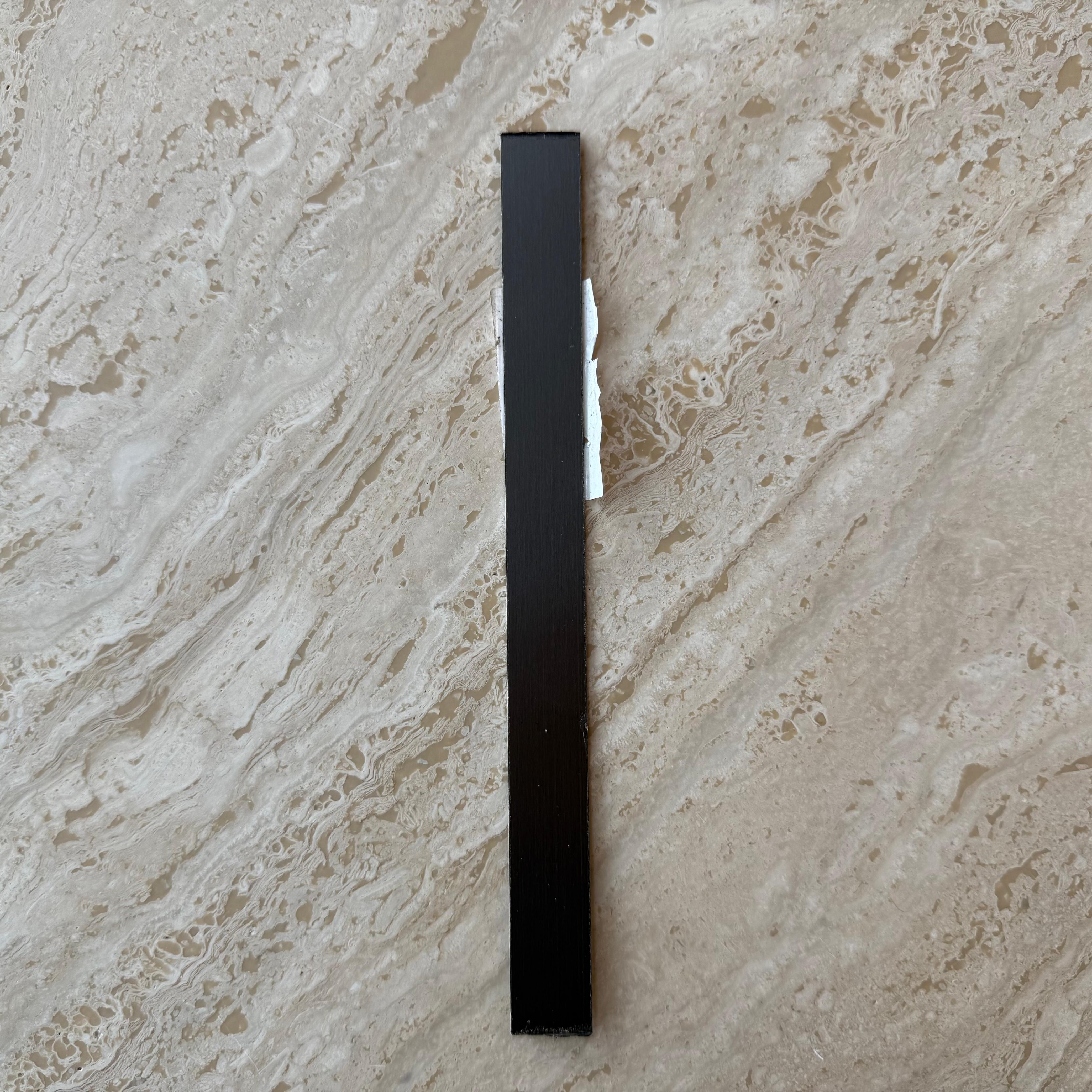 1mm Thickness (1.8cm) Stainless Steel Profile - Black - PR0032 -  wall-panels-profiles - ebarza Furniture UAE | Shop Modern Furniture in Abu Dhabi & Dubai - مفروشات ايبازرا في الامارات | تسوق اثاث عصري وديكورات مميزة في دبي وابوظبي