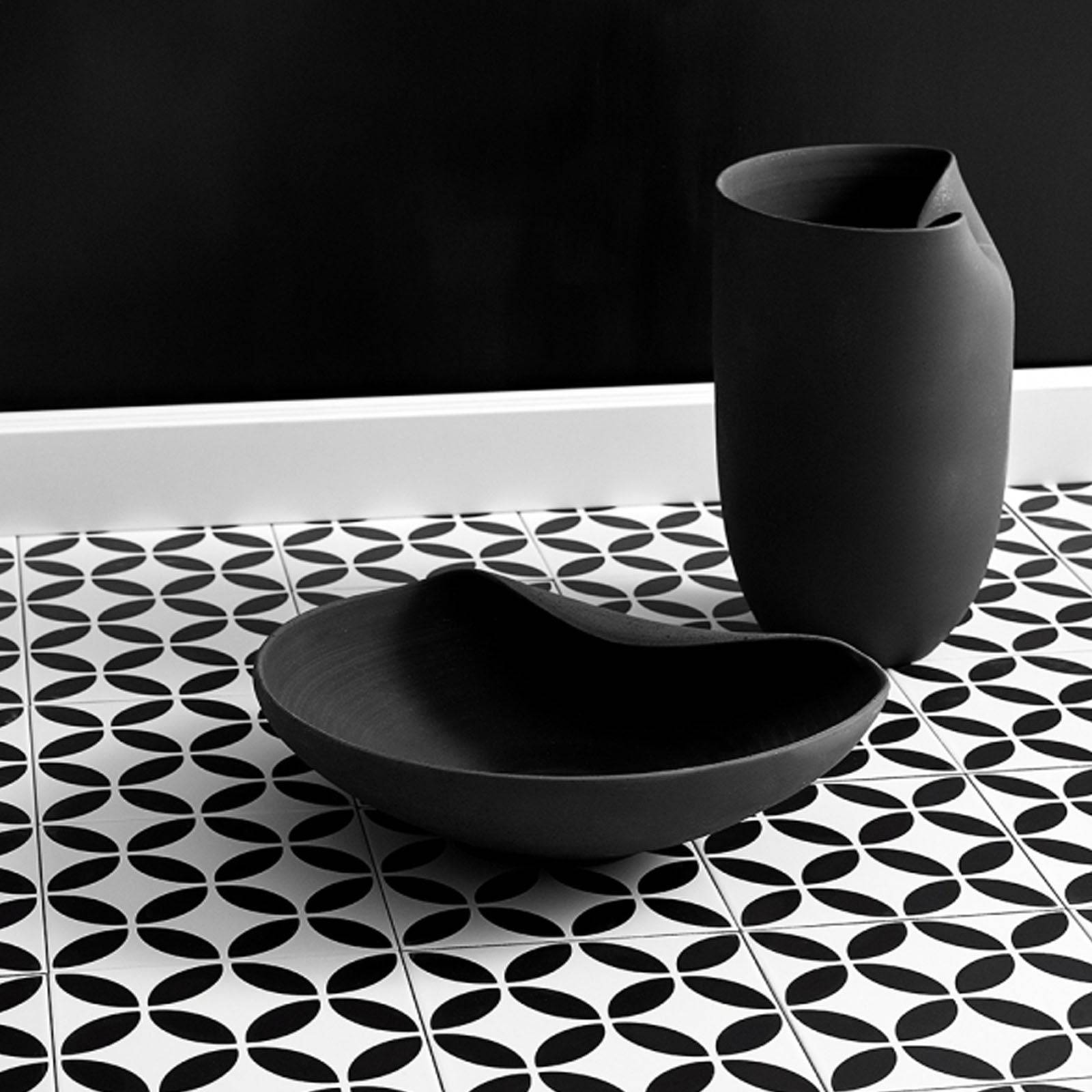 Akina  Vase   300.19.02.076 -  Vases - ebarza Furniture UAE | Shop Modern Furniture in Abu Dhabi & Dubai - مفروشات ايبازرا في الامارات | تسوق اثاث عصري وديكورات مميزة في دبي وابوظبي