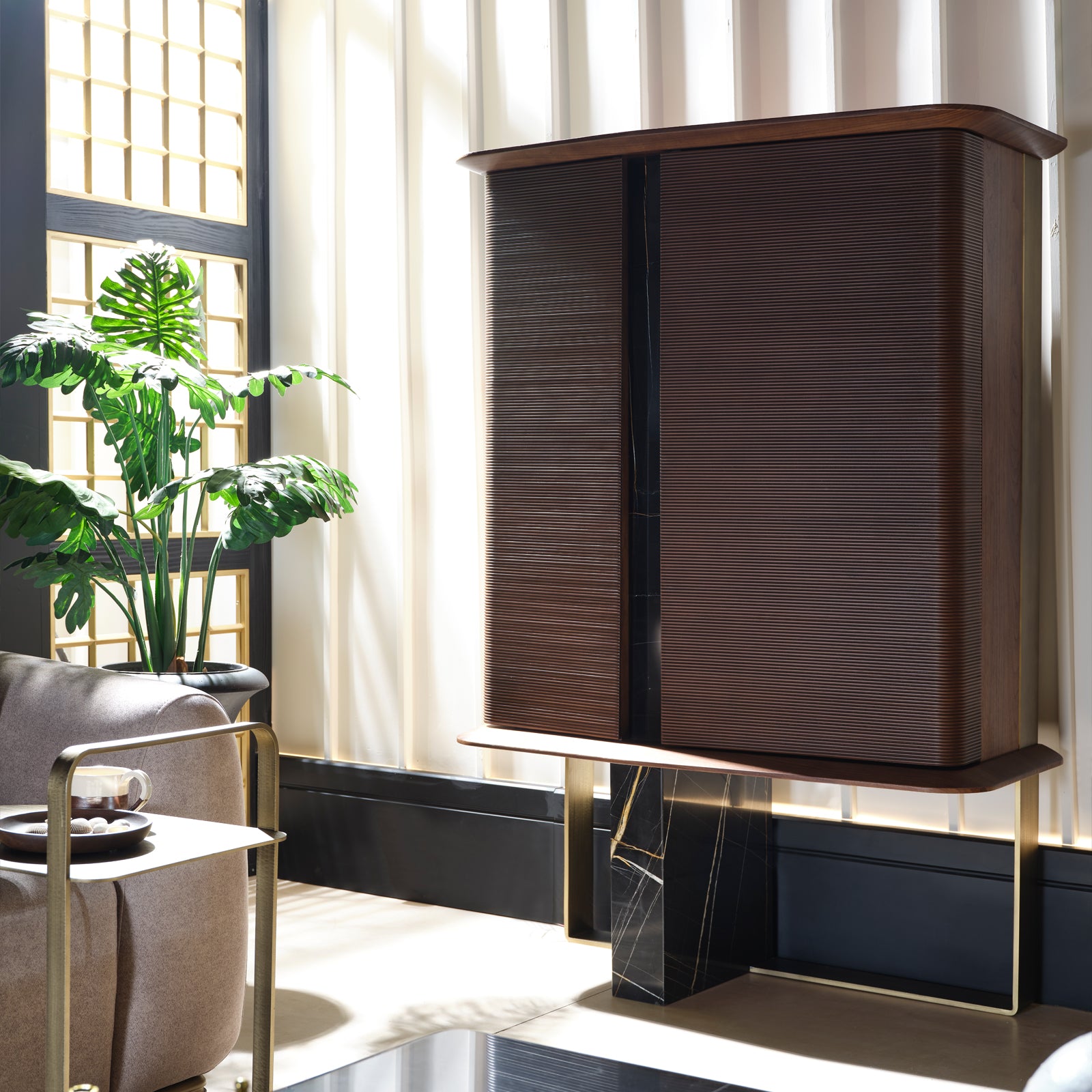 Amber Cabinet/ Showcase Ambr-Shcs -  Cabinets - ebarza Furniture UAE | Shop Modern Furniture in Abu Dhabi & Dubai - مفروشات ايبازرا في الامارات | تسوق اثاث عصري وديكورات مميزة في دبي وابوظبي