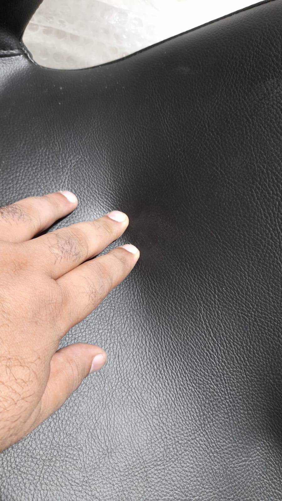 As Is Lounge Chair Lc010-B-Leather -  DISPLAY ITEM - ebarza Furniture UAE | Shop Modern Furniture in Abu Dhabi & Dubai - مفروشات ايبازرا في الامارات | تسوق اثاث عصري وديكورات مميزة في دبي وابوظبي
