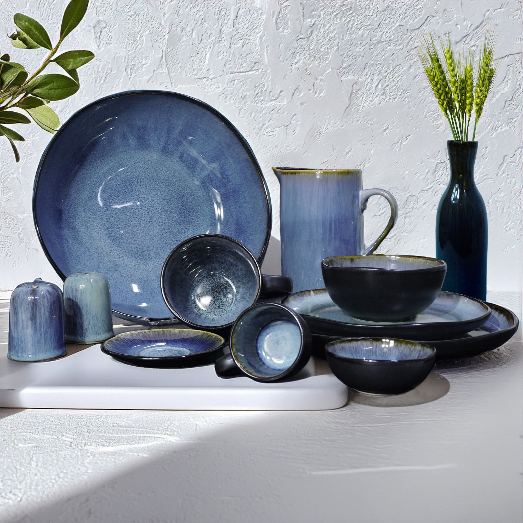Blue Wave Black And Blue Plate HZ4329/Blue -  Plates - ebarza Furniture UAE | Shop Modern Furniture in Abu Dhabi & Dubai - مفروشات ايبازرا في الامارات | تسوق اثاث عصري وديكورات مميزة في دبي وابوظبي